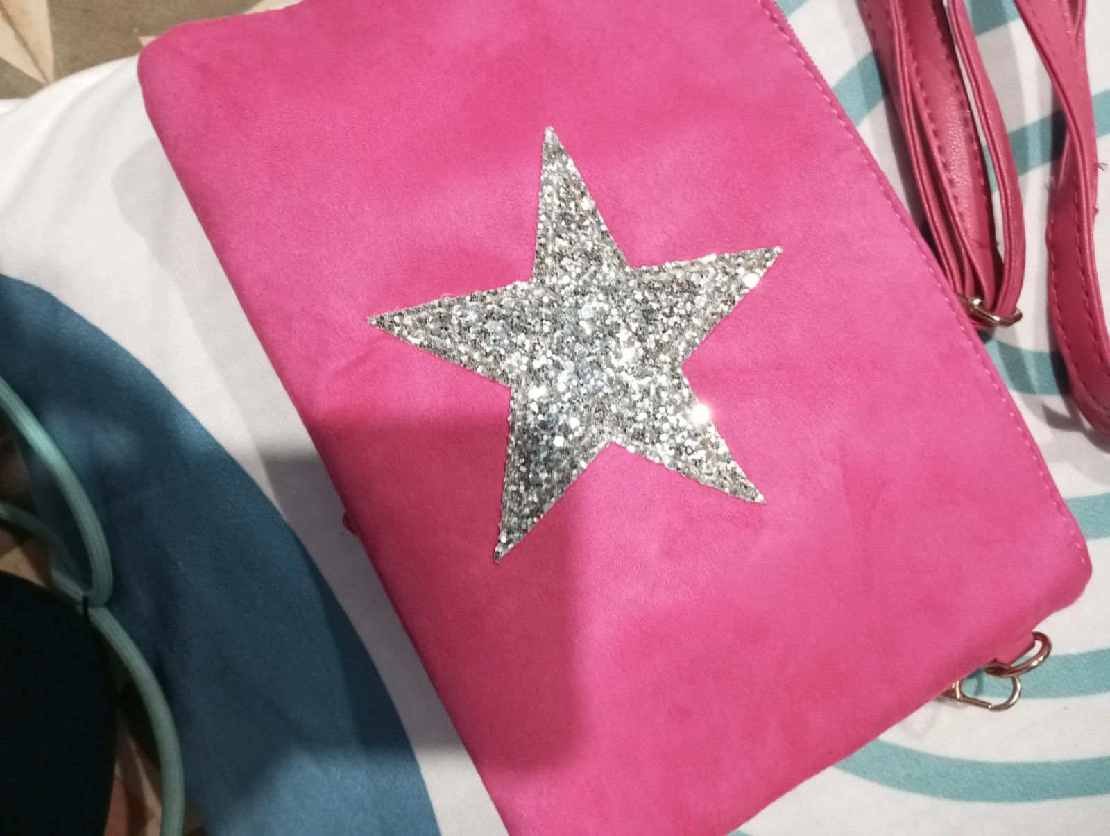 Bolso de mano/clutch fucsia Estrella GlitterDescripción – Local 3