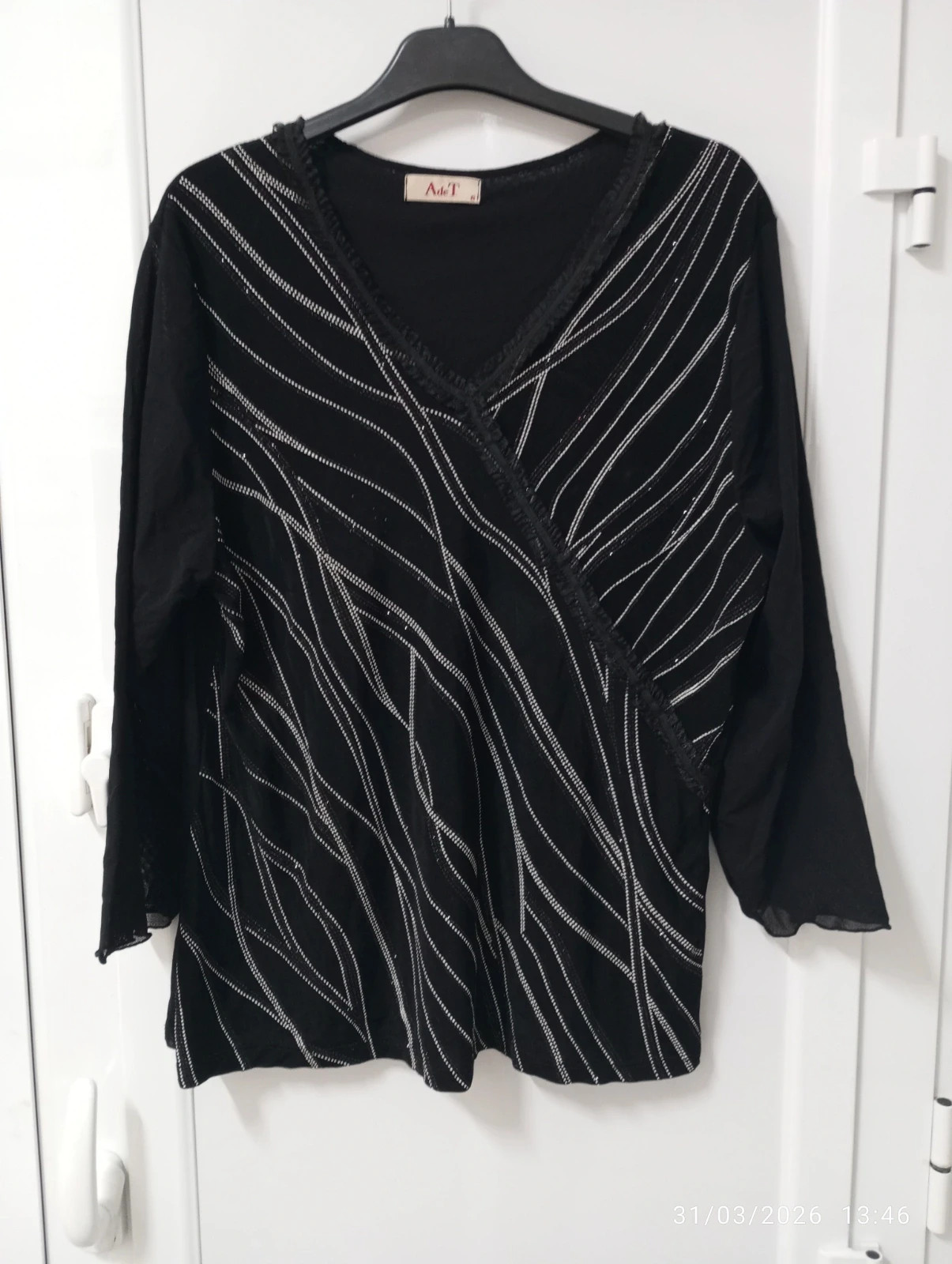 Camiseta negra brillos