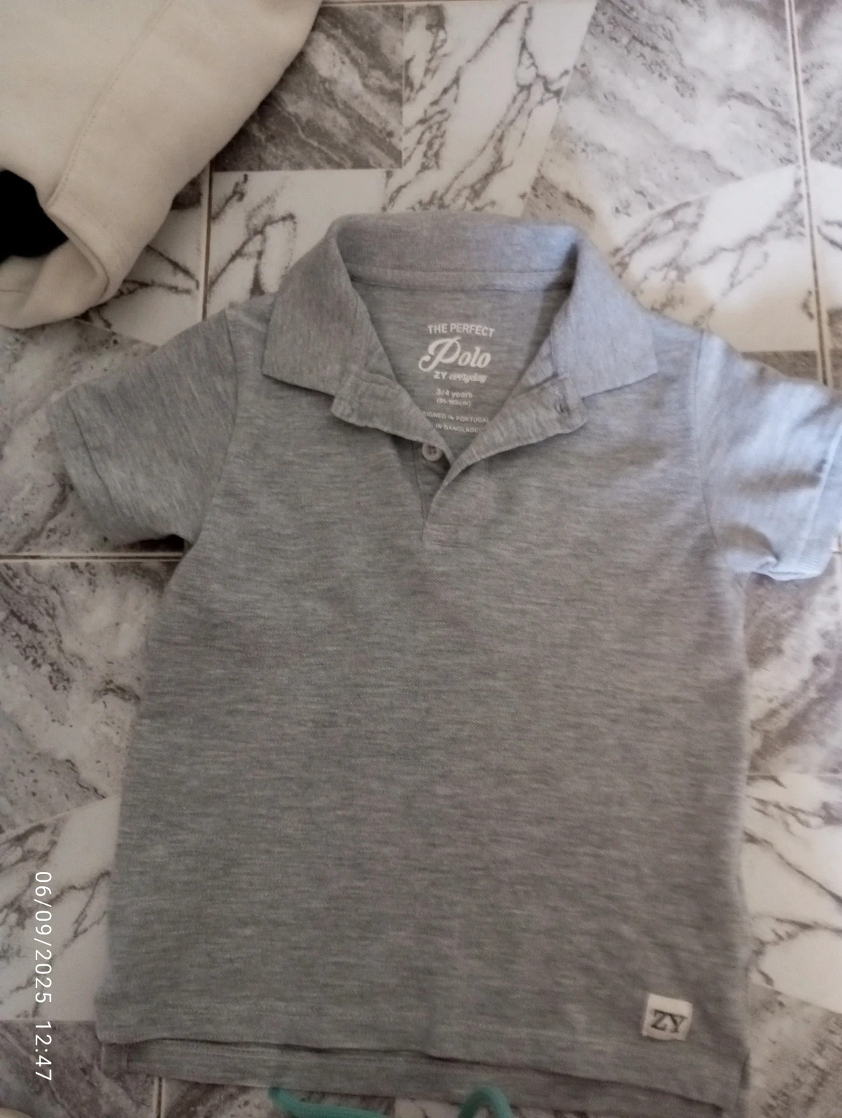 Polo gris Zippy Talla 3/4 años Impecable! 🌟