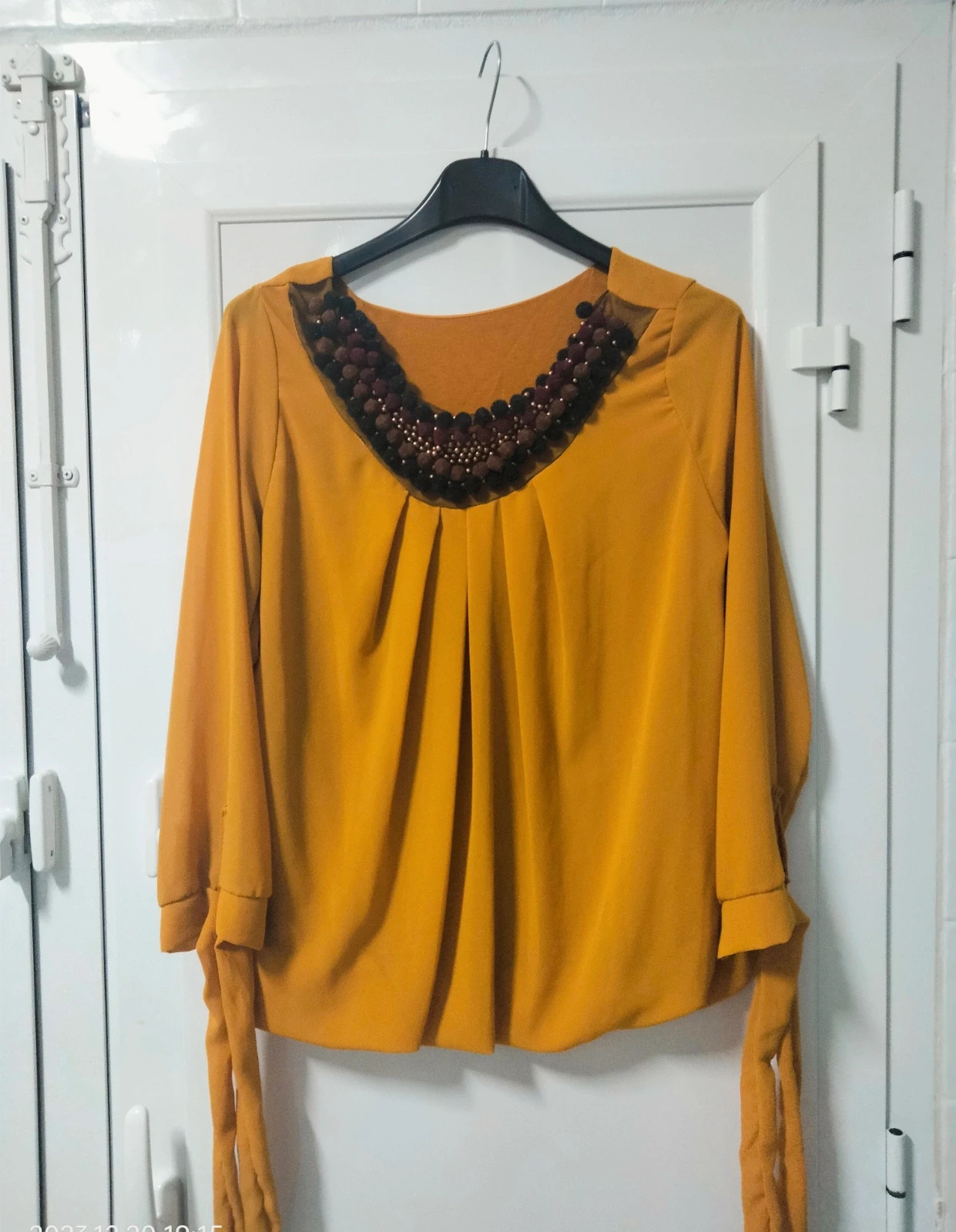 Blusa Mostaza Especial - Detalles en el cuello y Mangas con Lazos – New Collection – taille L / 40 / 12