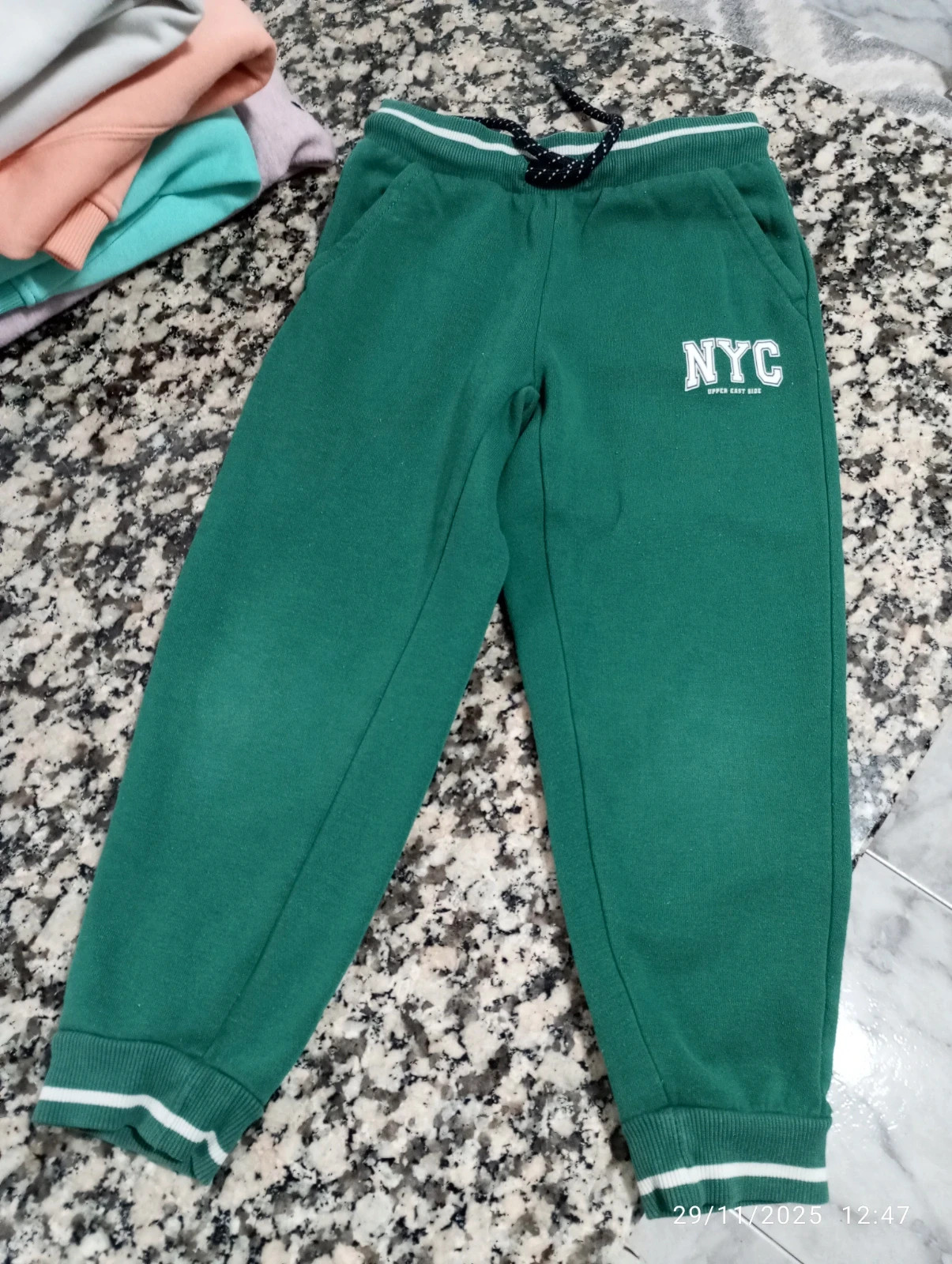 Pantalón verde kiabi – Kiabi – taille 4 ans / 104 cm