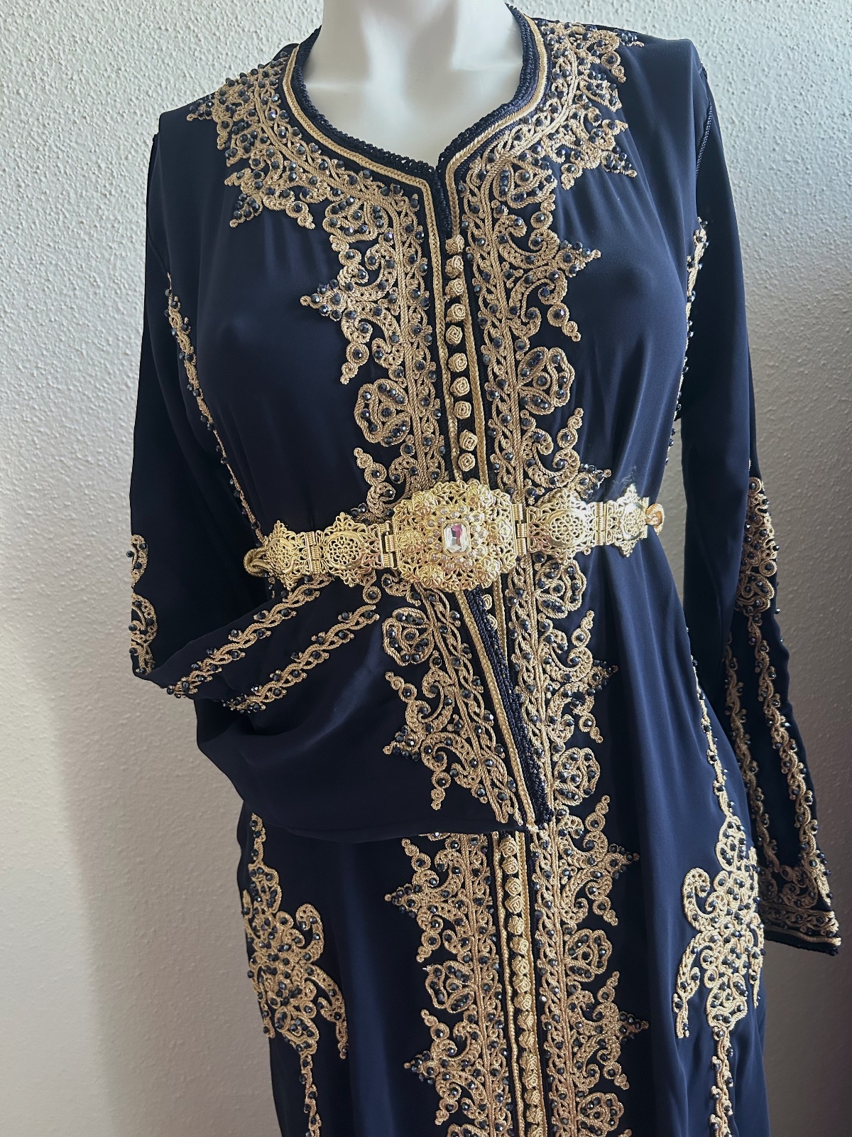 caftán oriental azul marino con bordados dorados – Caftan – taille M 3