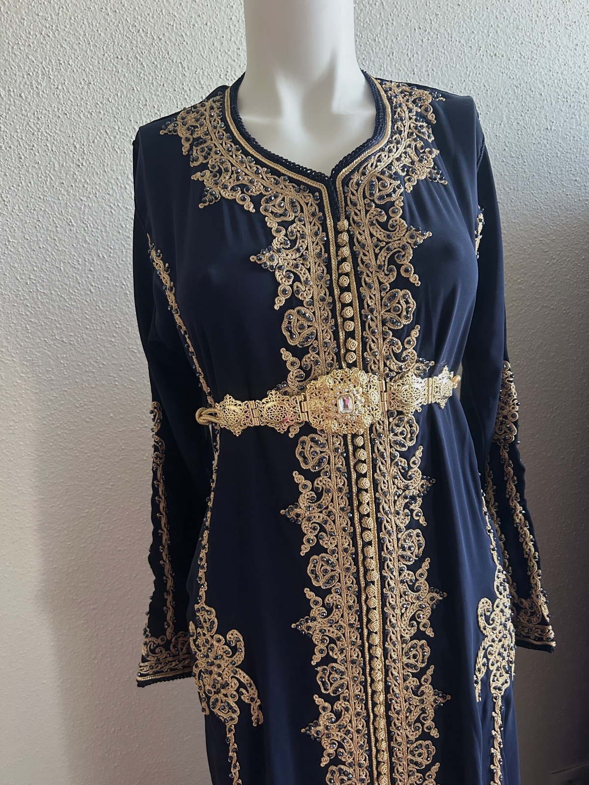 caftán oriental azul marino con bordados dorados – Caftan – taille M 2