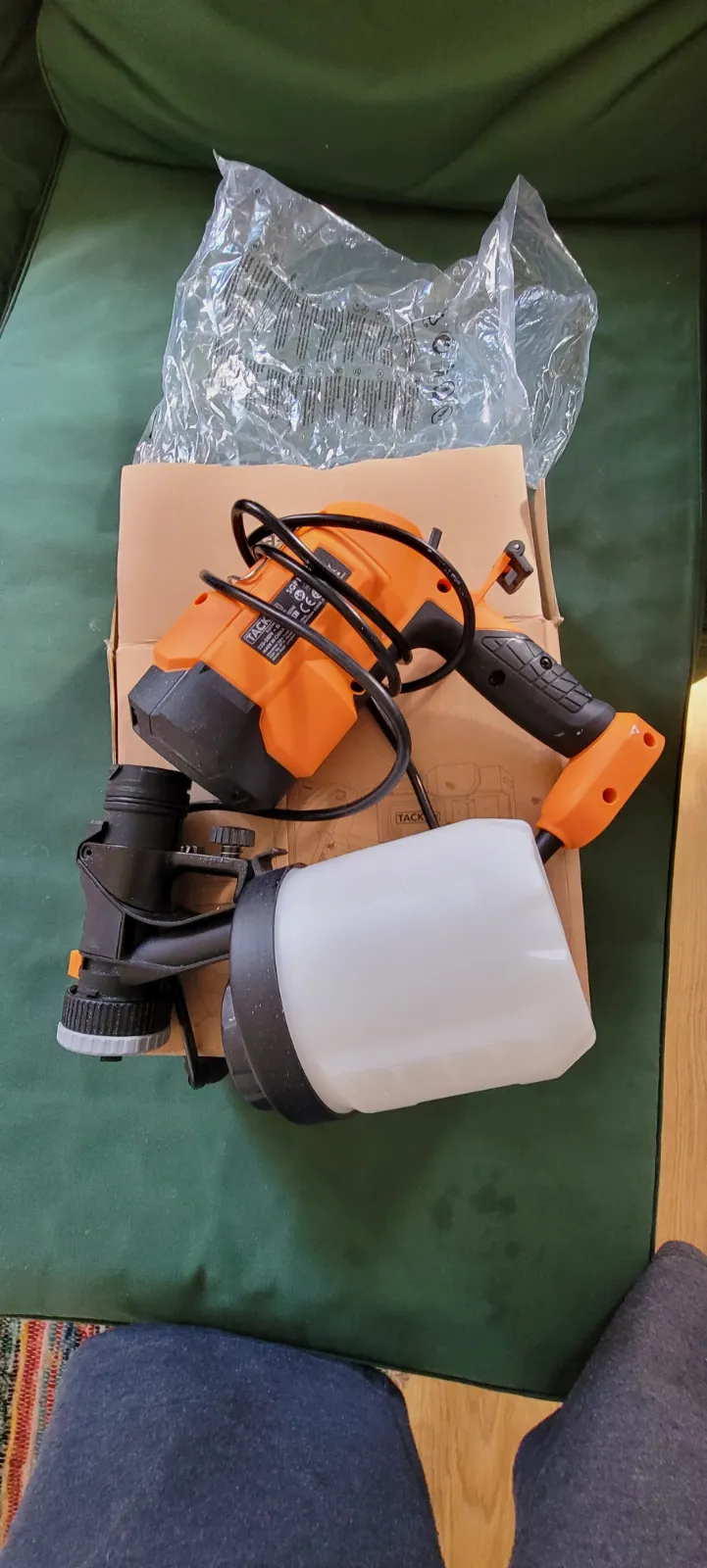 un pistolet à peinture électrique  – Tacklife 4