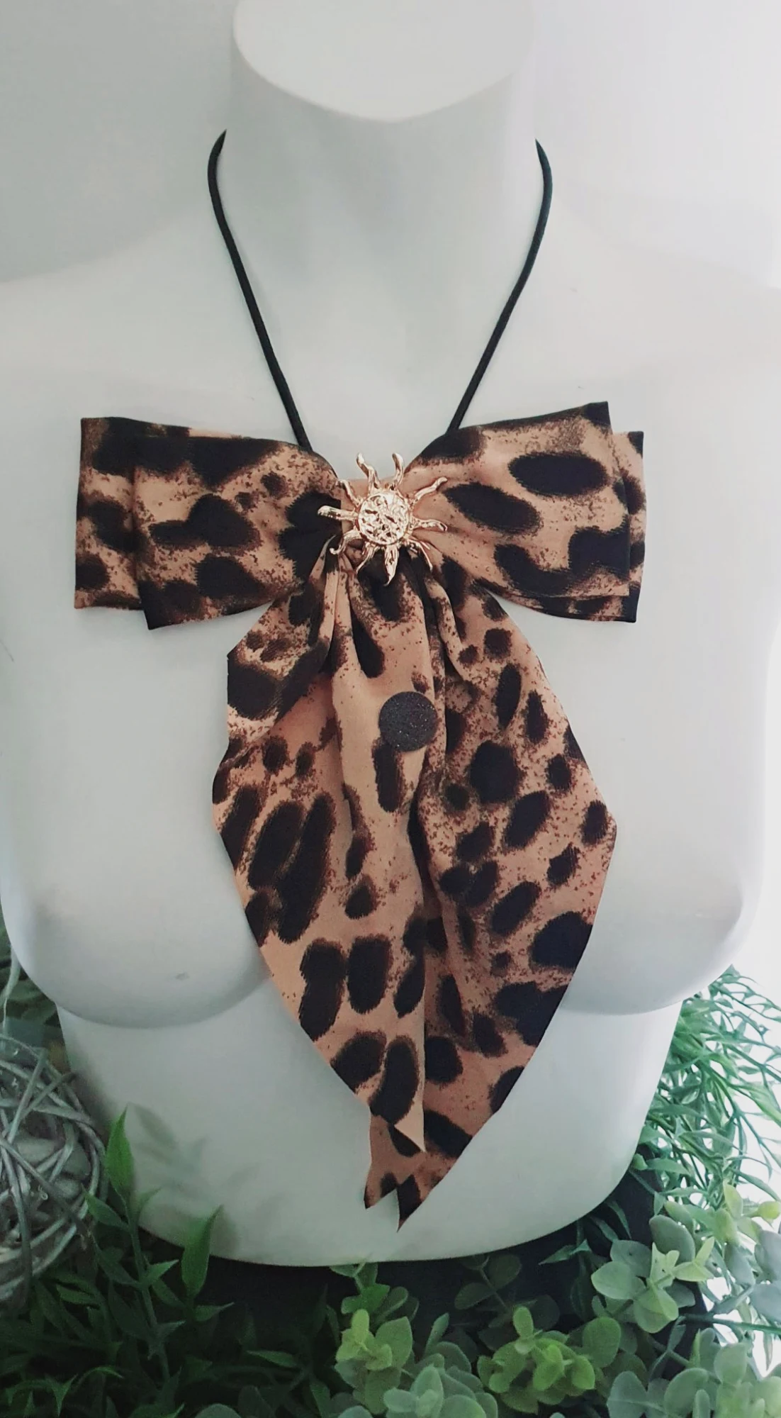 Bijoux collier noeud papillon léopard et son soleil 
