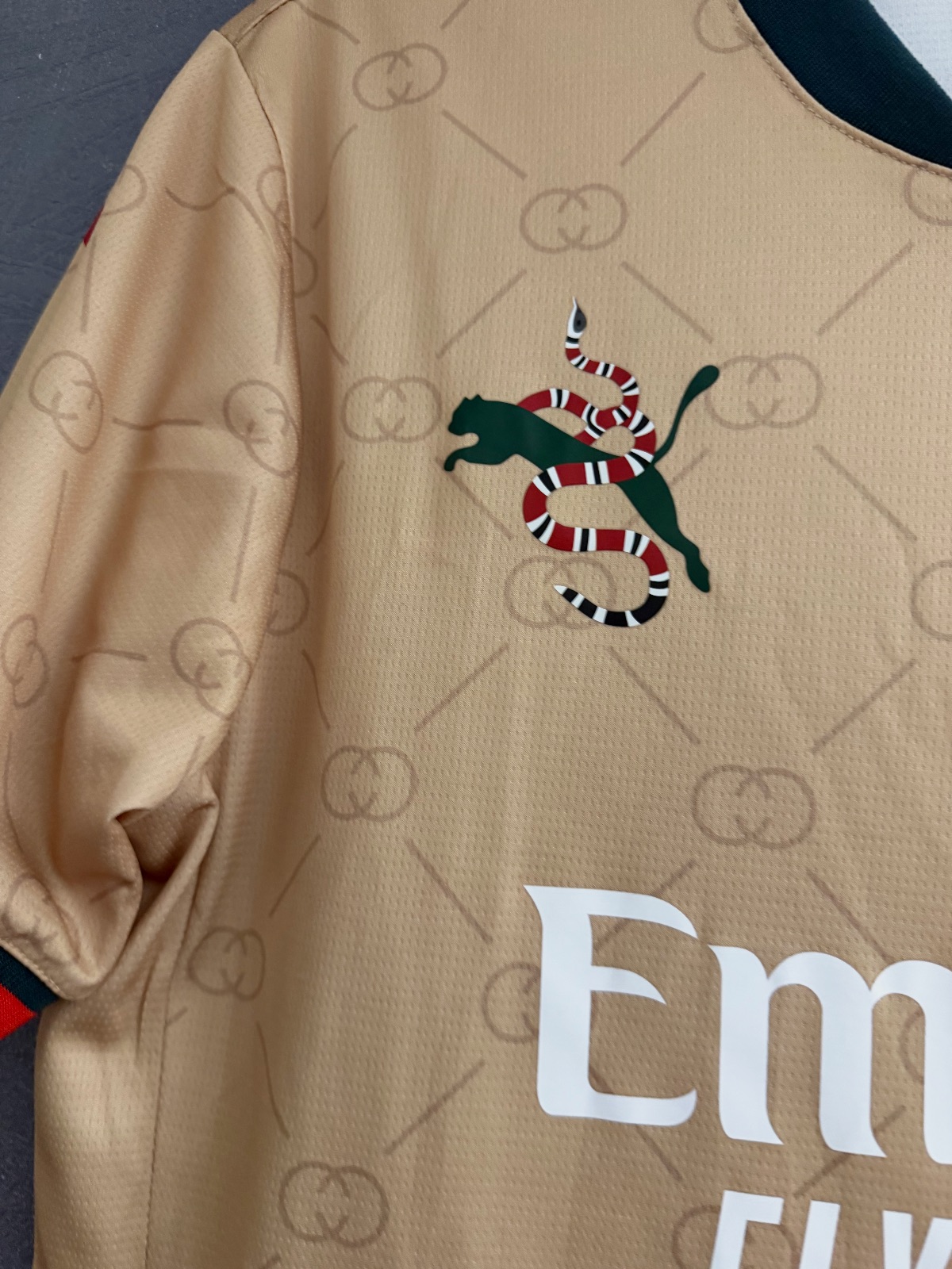 Maillot de football Puma AC Milan doré – Puma – taille S 4