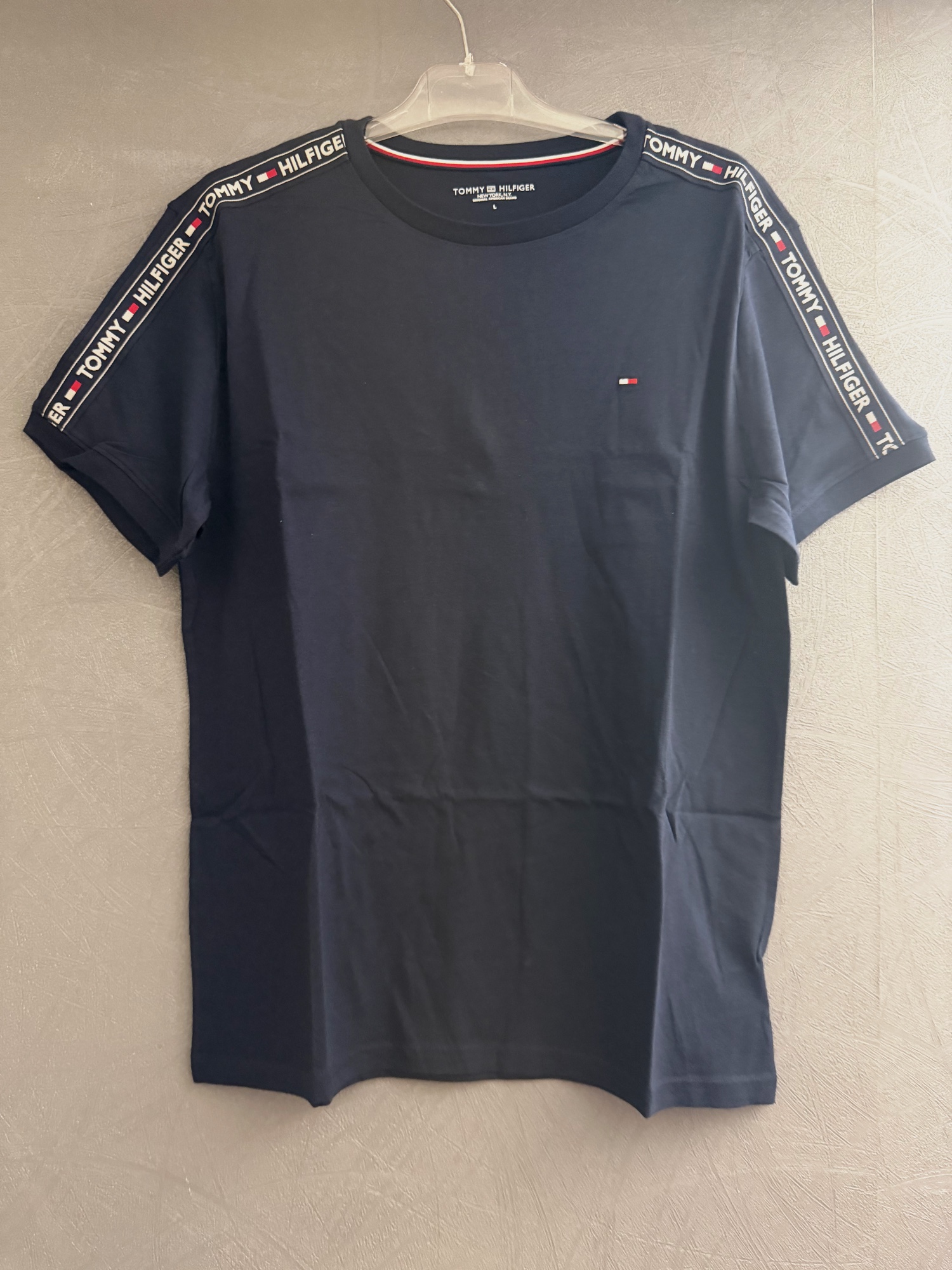 T-shirt Tommy Hilfiger bleu marine taille L – Tommy Hilfiger – taille L