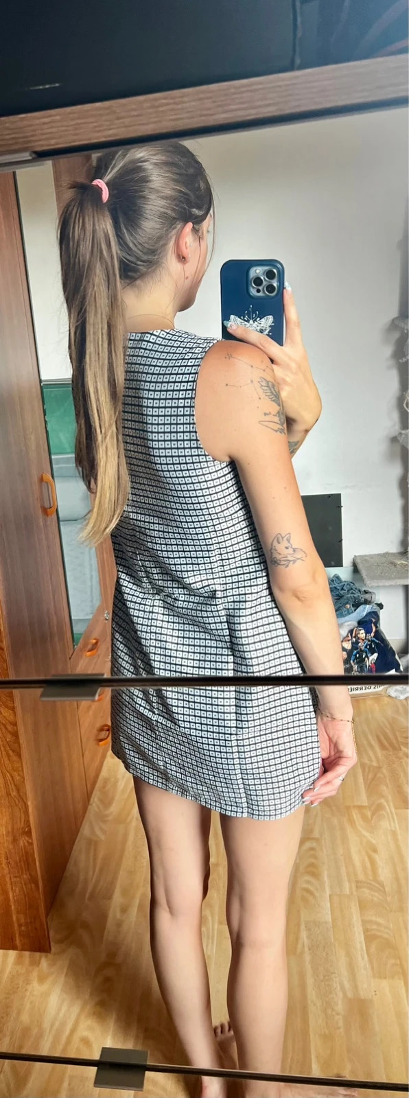 Robe courte – ne sais plus – taille S / 36 / 8 2