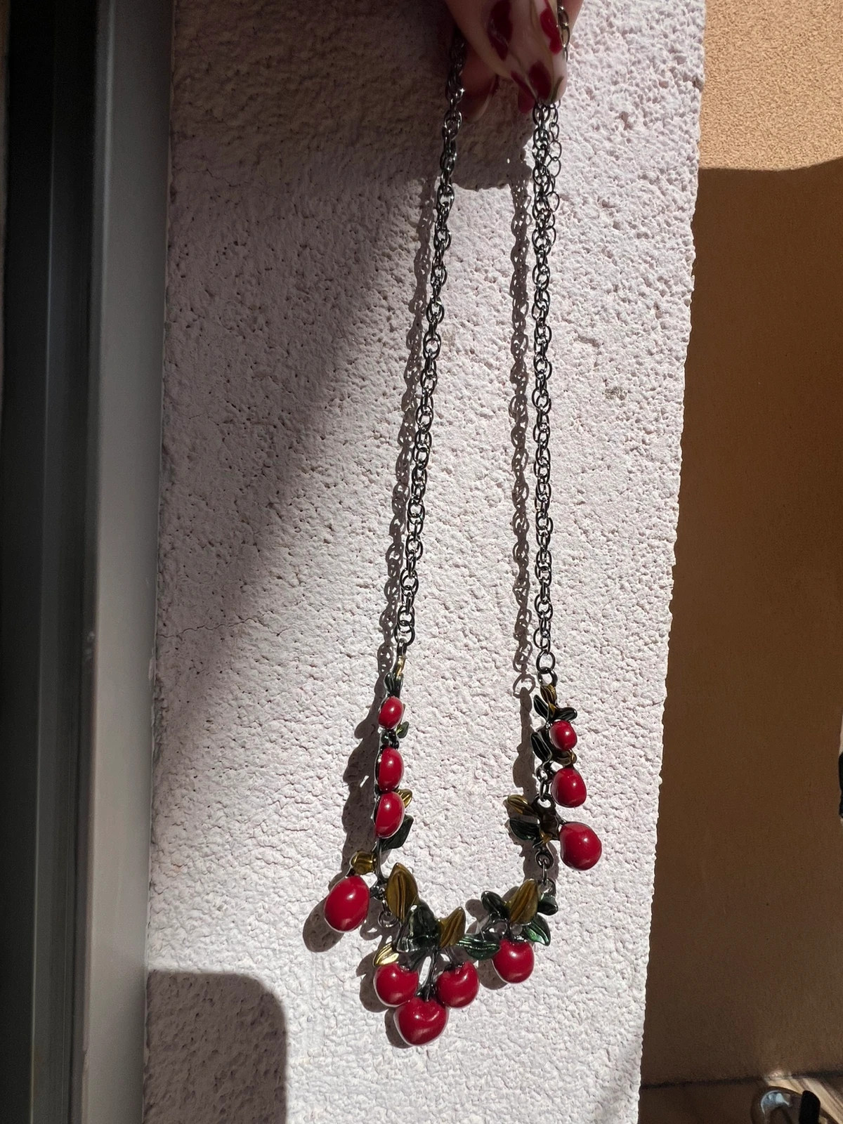 Collier cerise – ne sais plus 2