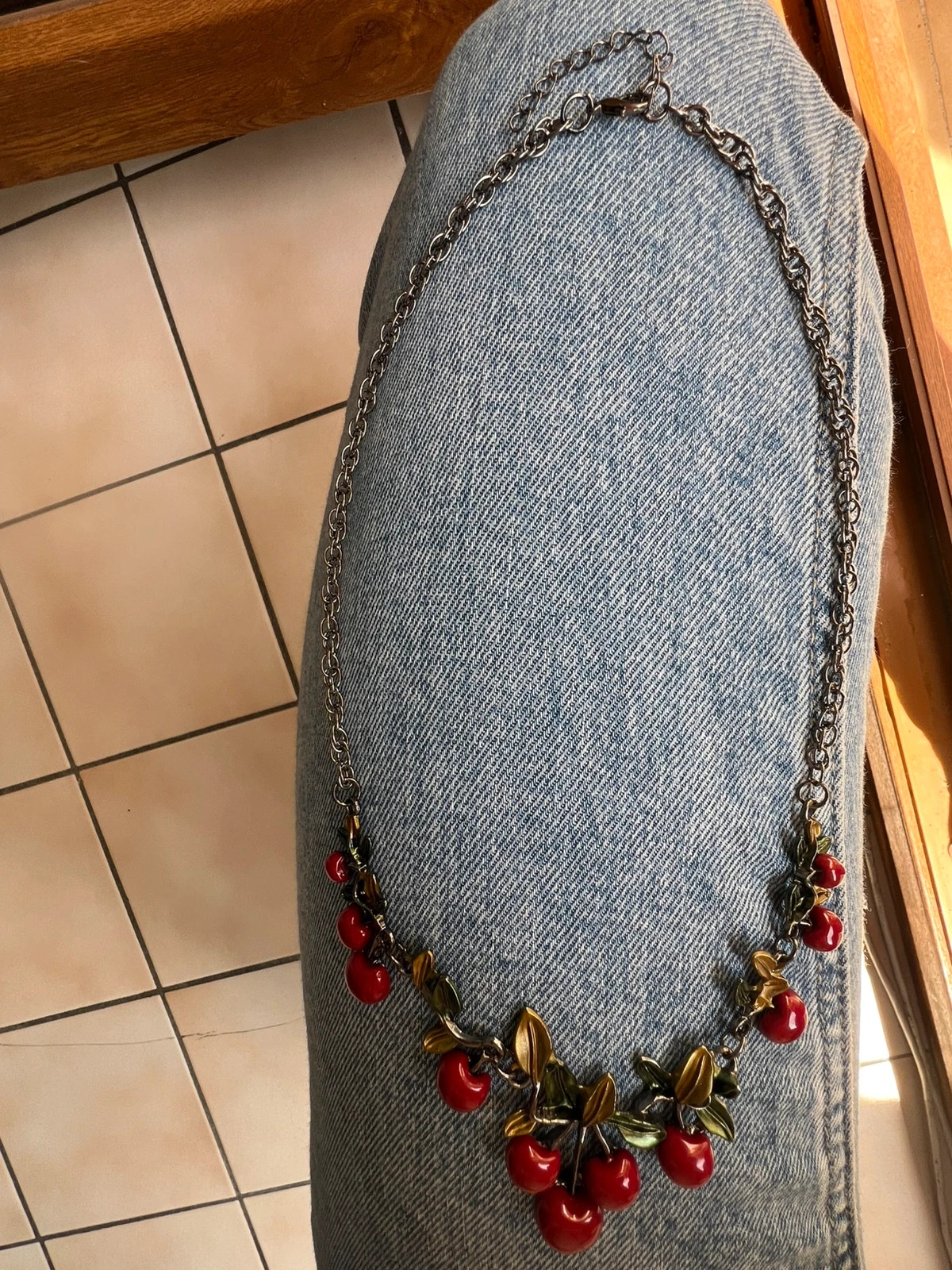 Collier cerise – ne sais plus 3