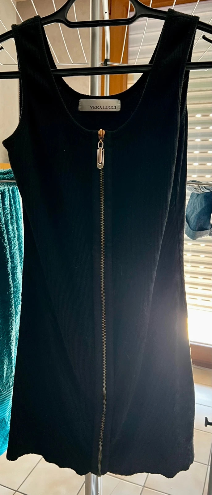 Petite robe noire – Vera Lucci – taille M / 38 / 10 4