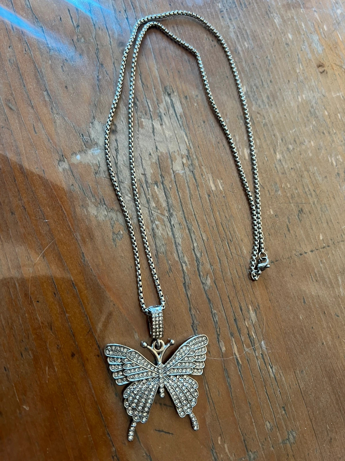 Collier papillon – Inconnu