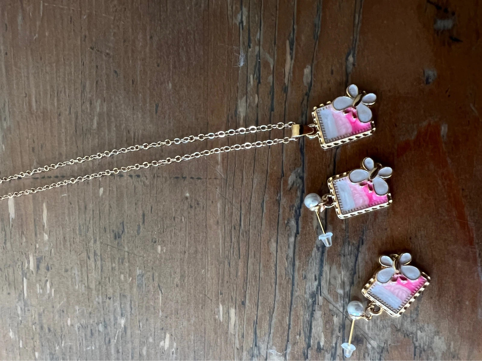 Collier et boucles d’oreilles