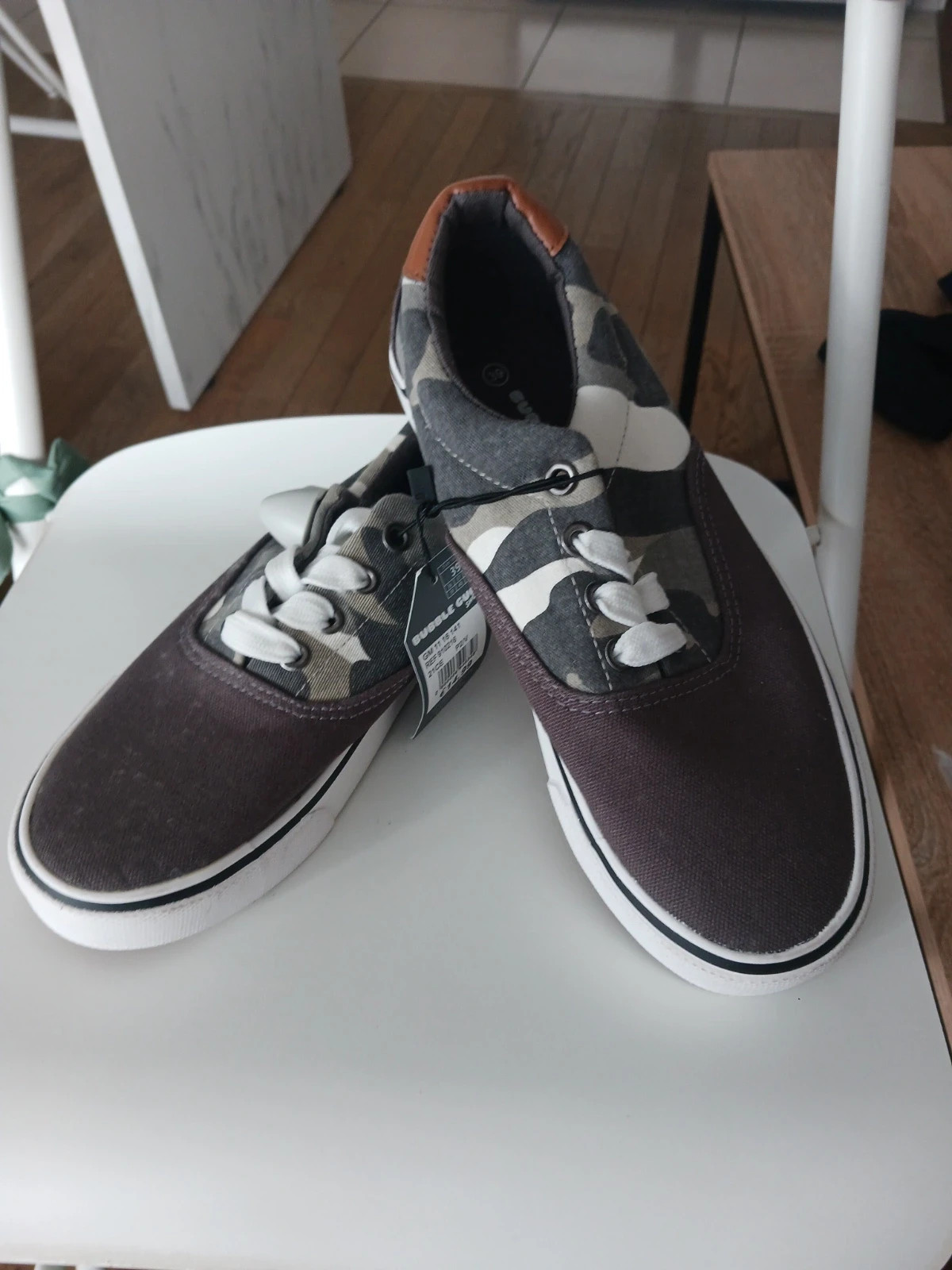 Tennis toile taille 39 Bubble gum shoe