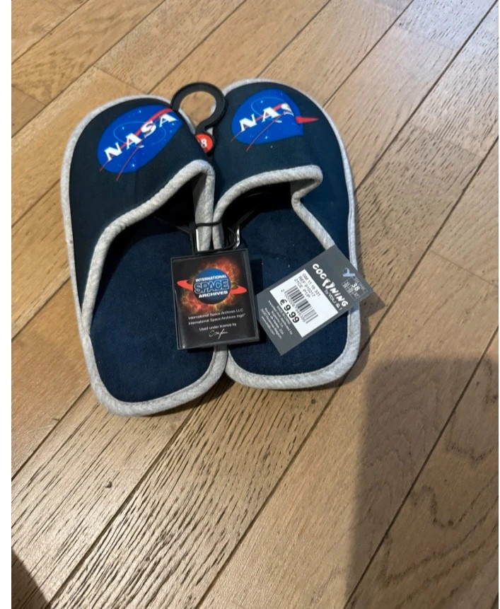 Chaussons NASA taille 38 à semelles rigides