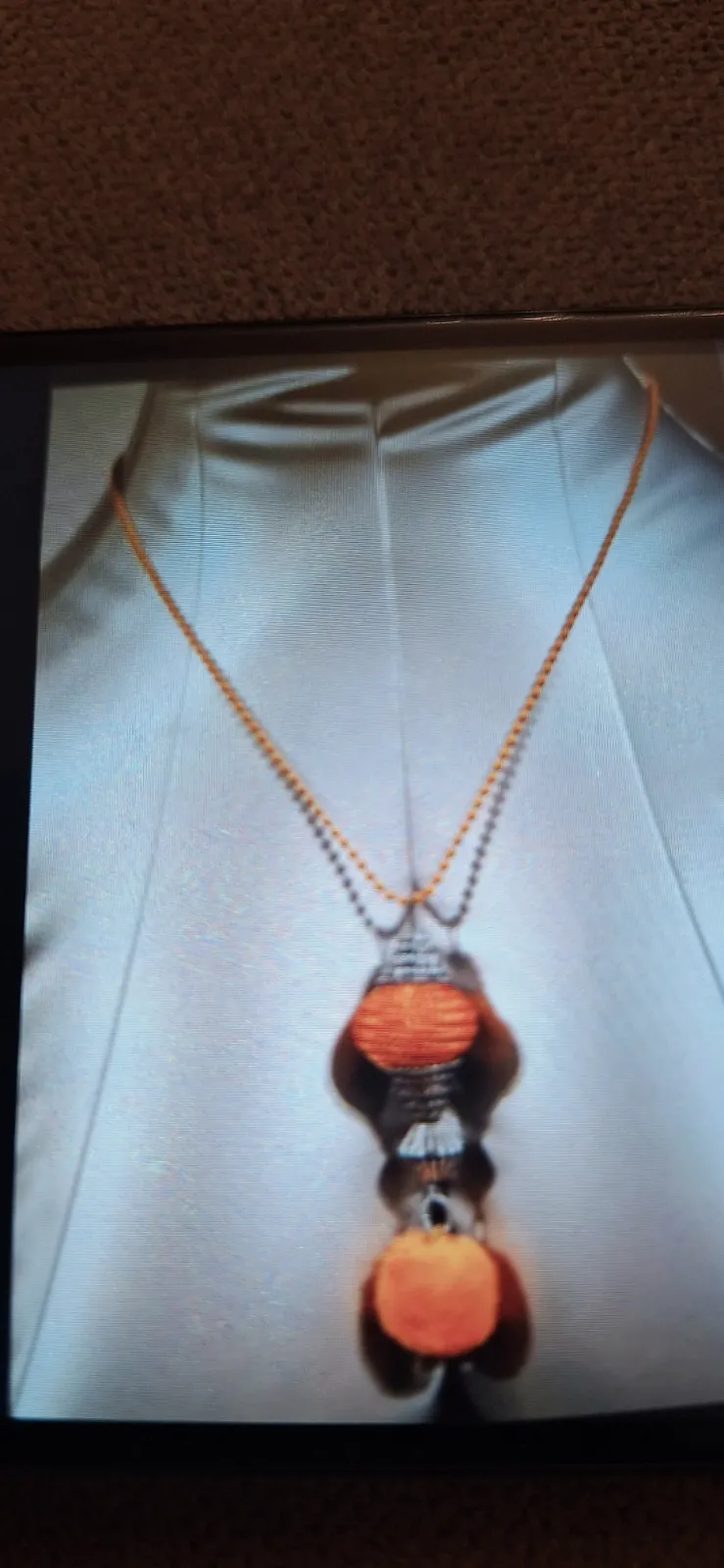 Chaine orange pompoms – Berbere