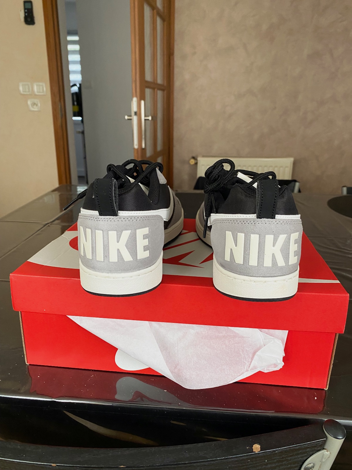 Baskets Nike Court Borough noires et grises – Nike – taille EU 44 5