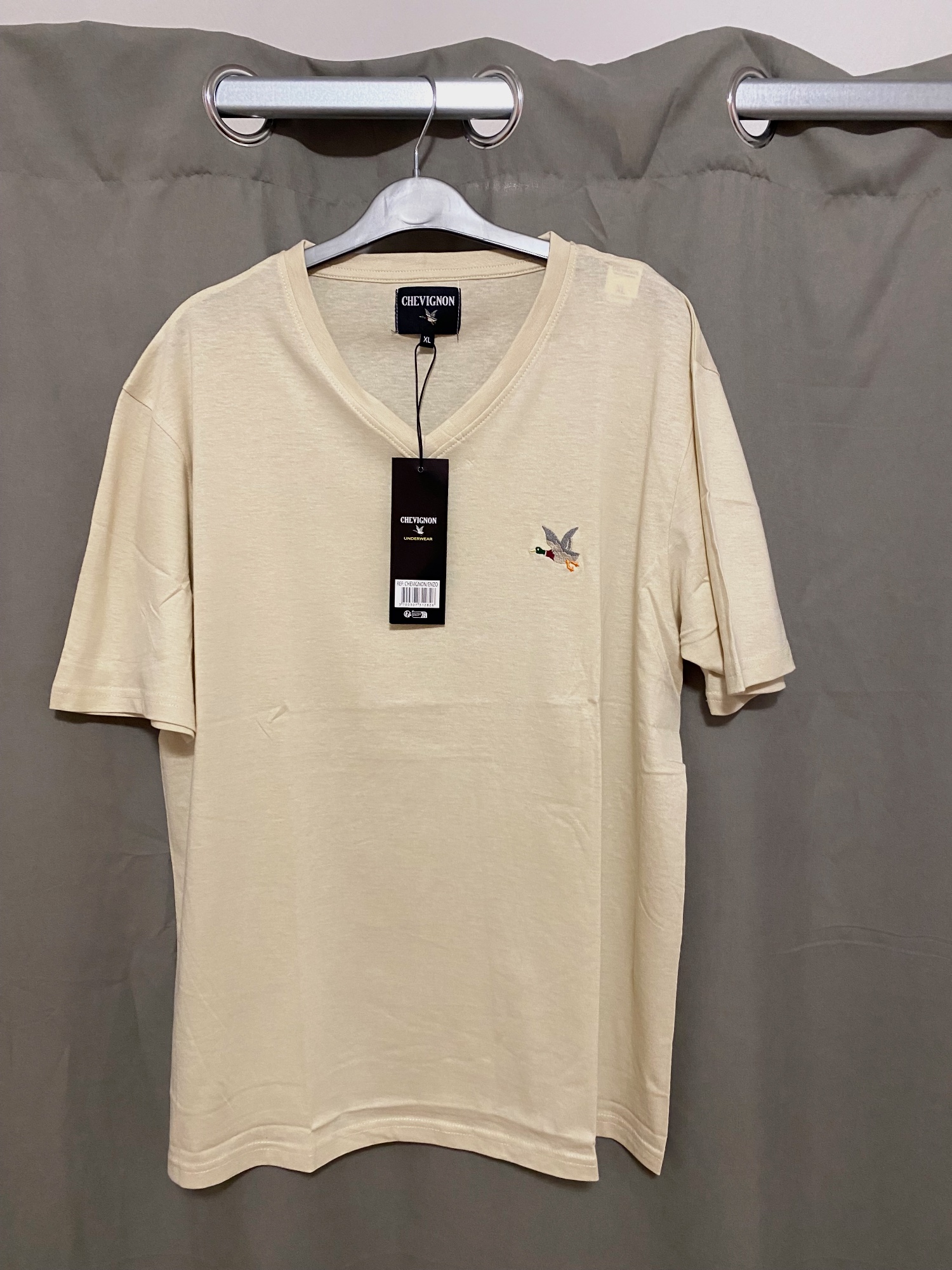 T-shirt col V beige Chevignon