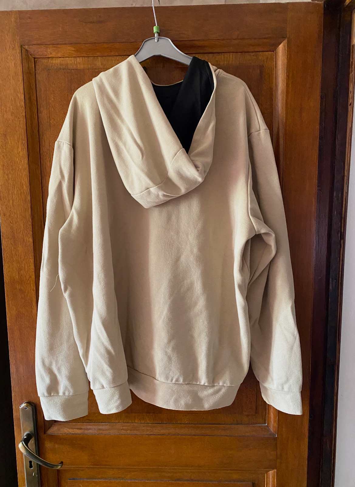 Sweat à capuche asymétrique beige – Style & Confort Unique – Kiabi – taille XL 2
