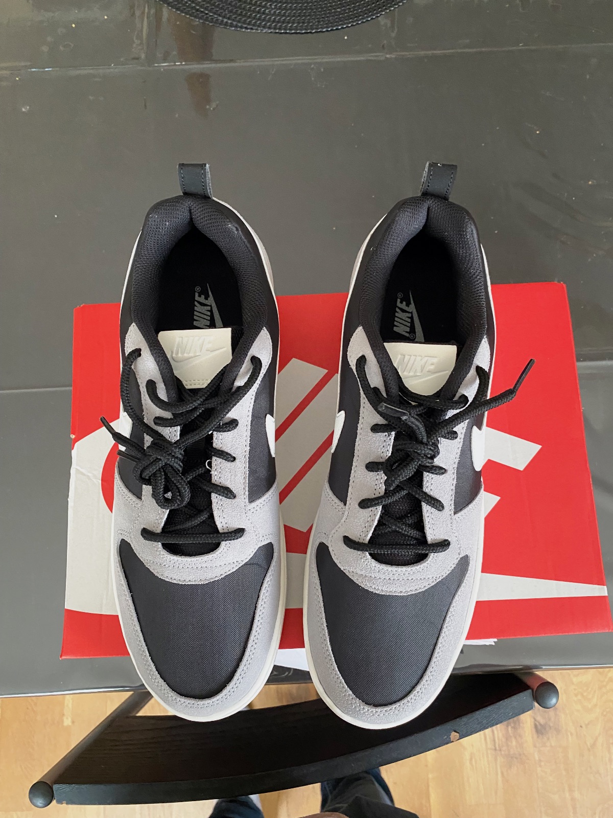 Baskets Nike Court Borough noires et grises – Nike – taille EU 44 2