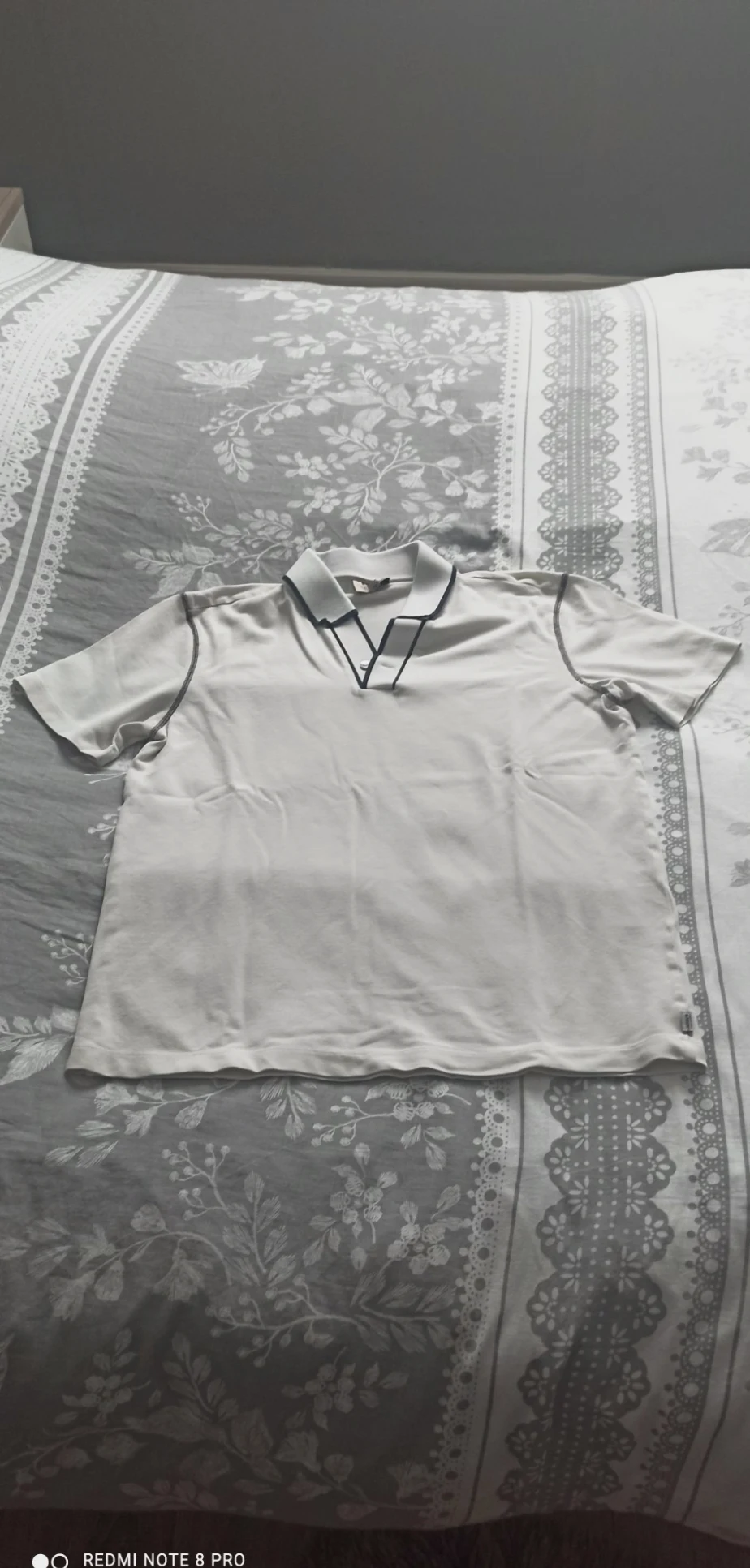 Polo Armani blanc avec liseré foncé — Taille M 