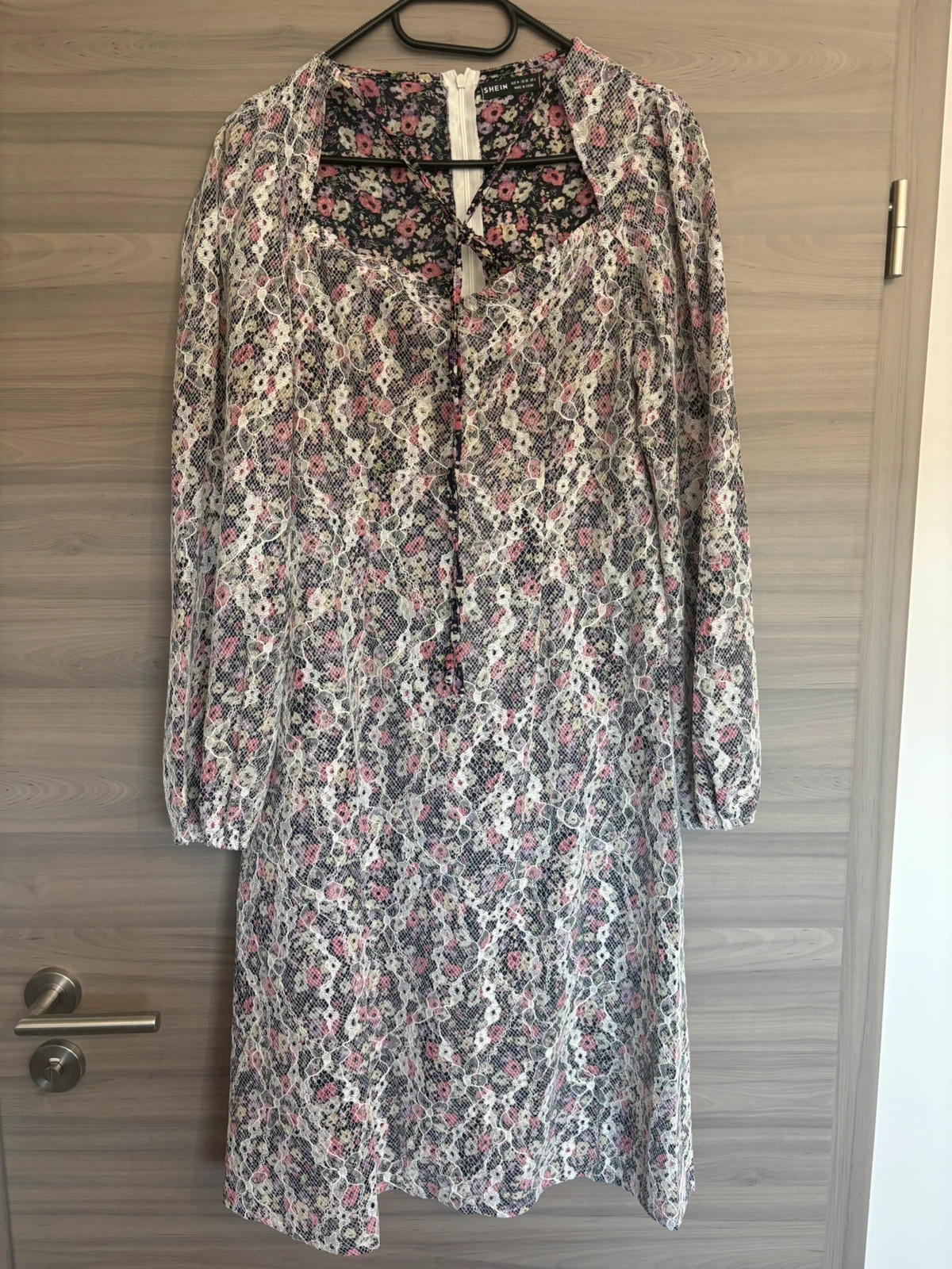 Robe fleurie dentelle