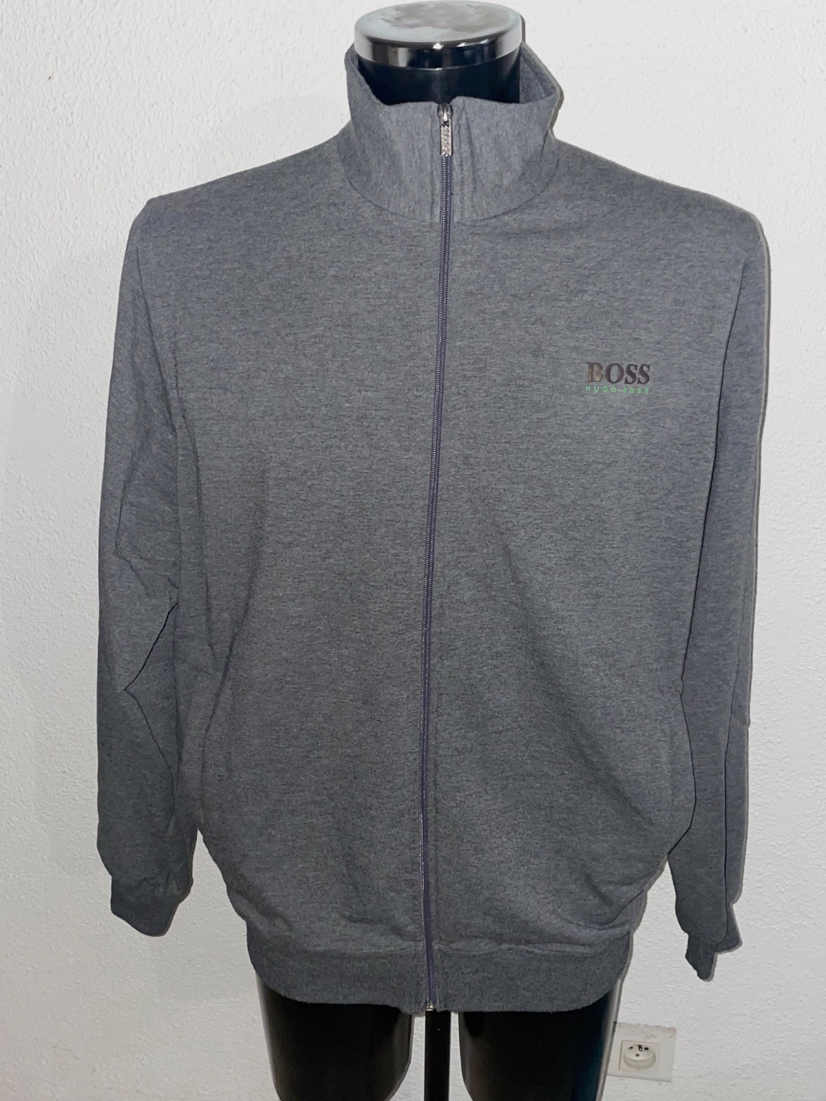 Hugo boss veste zip / Taille : XL / Très bon état / Flocage logo  – Hugo Boss – taille XL 2