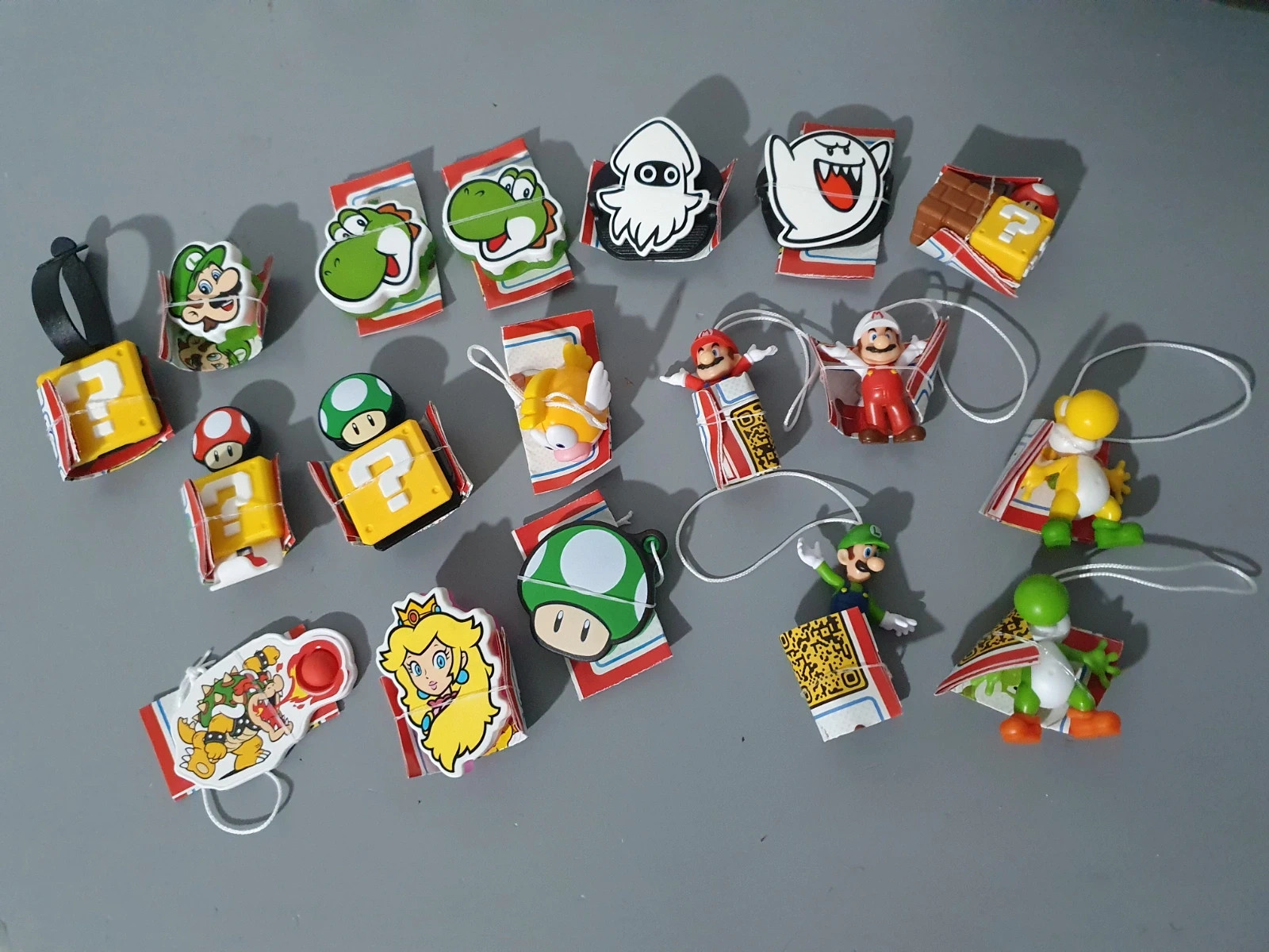 18 figurines Kinder Joy série Mario Bross