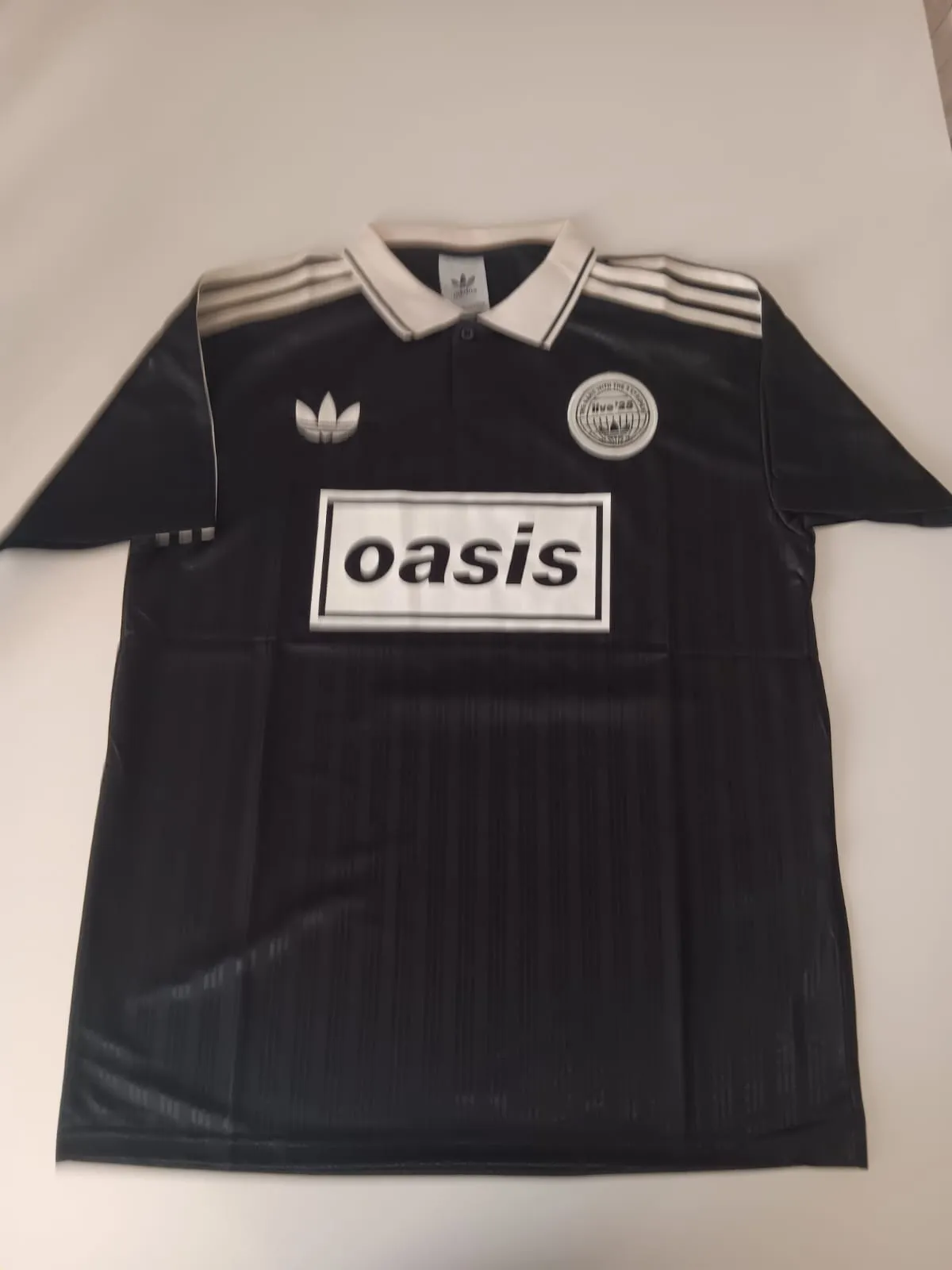 Camisola preta oásis x adidas