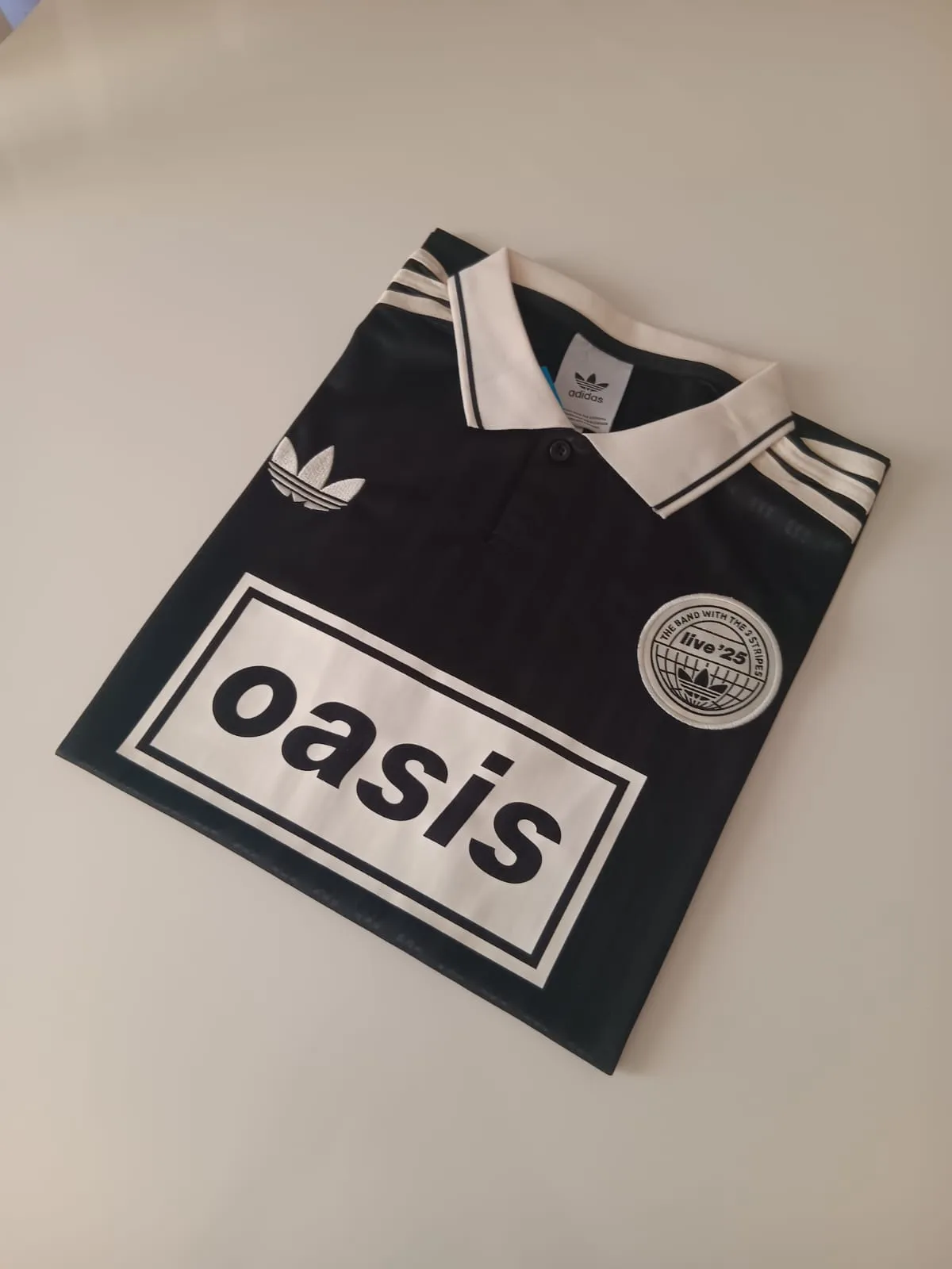 Camisola preta oásis x adidas 3