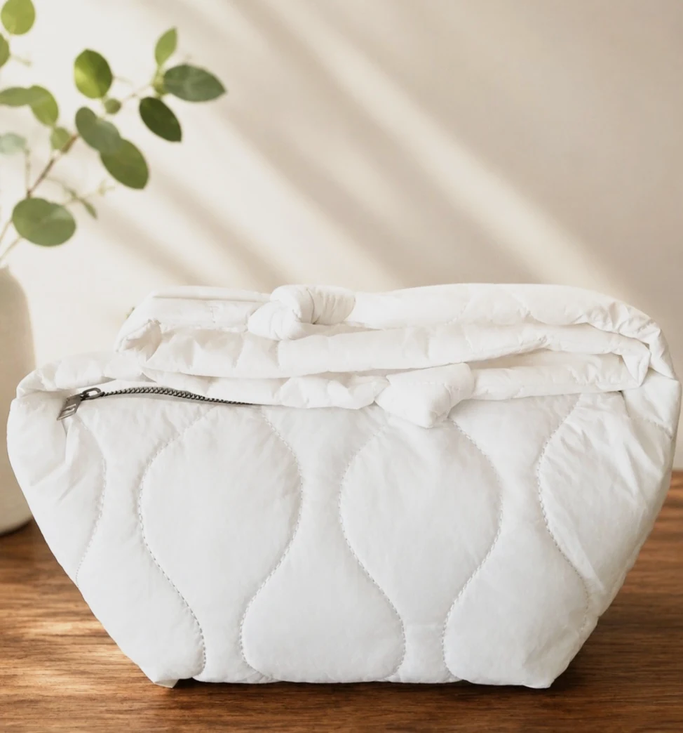Bolso bandolera acolchado estilo plumifero