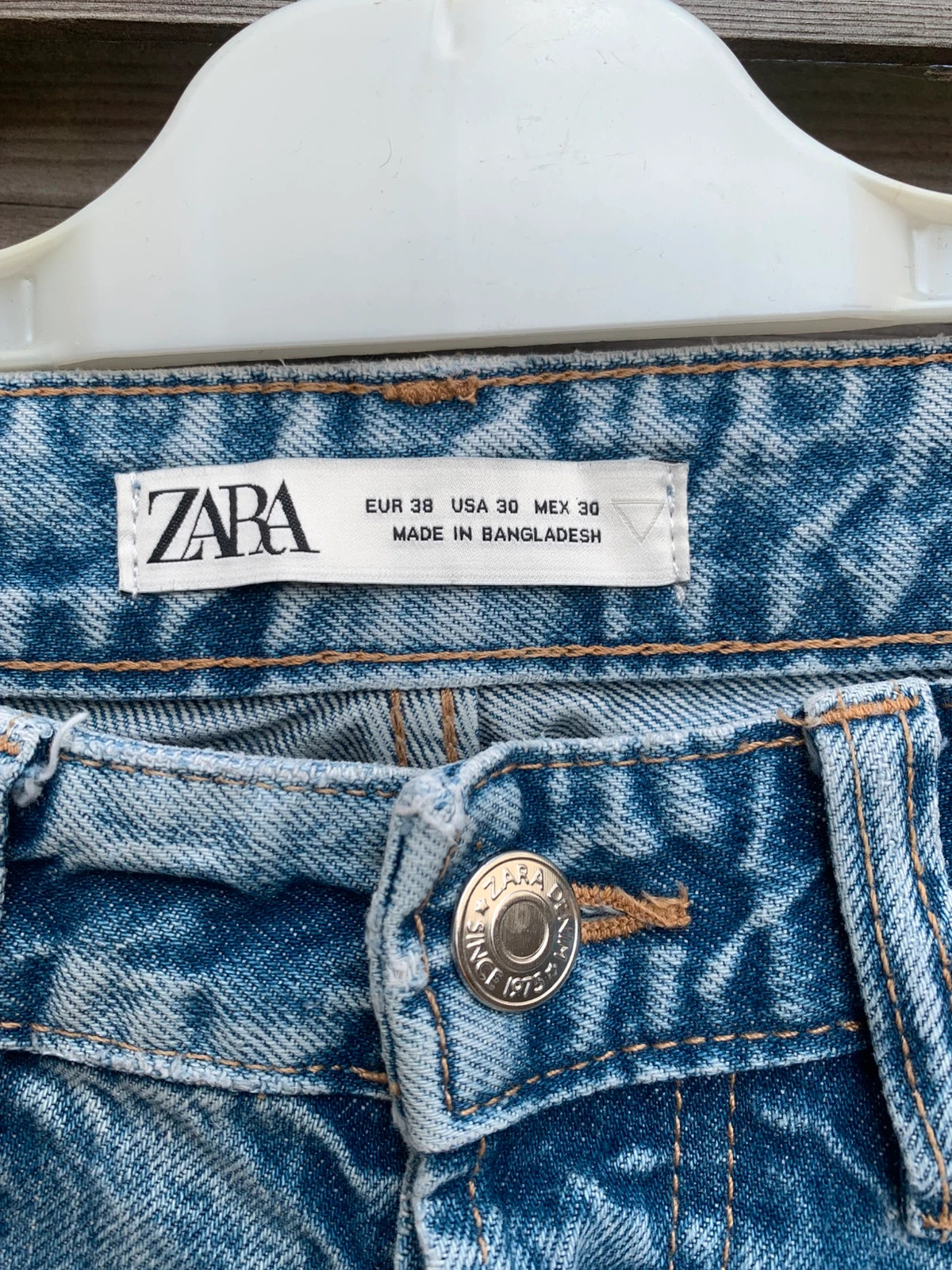 ZARA – Jean mom/droit bleu clair délavé et déchiré – T. 38 – Zara – taille M / 38 / 10 2