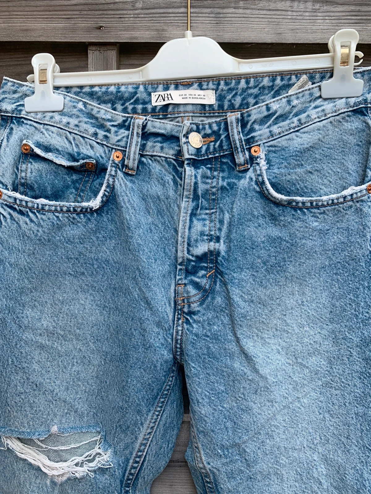 ZARA – Jean mom/droit bleu clair délavé et déchiré – T. 38 – Zara – taille M / 38 / 10 3