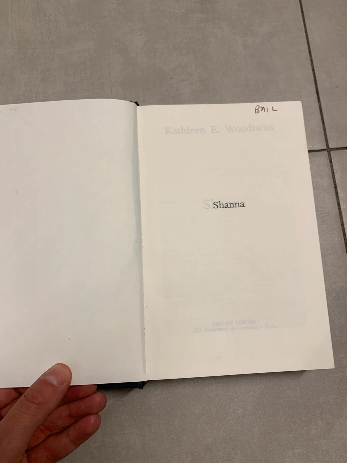 Livre Shanna – Kathleen E. Woodiwiss – édition reliée 1993 4
