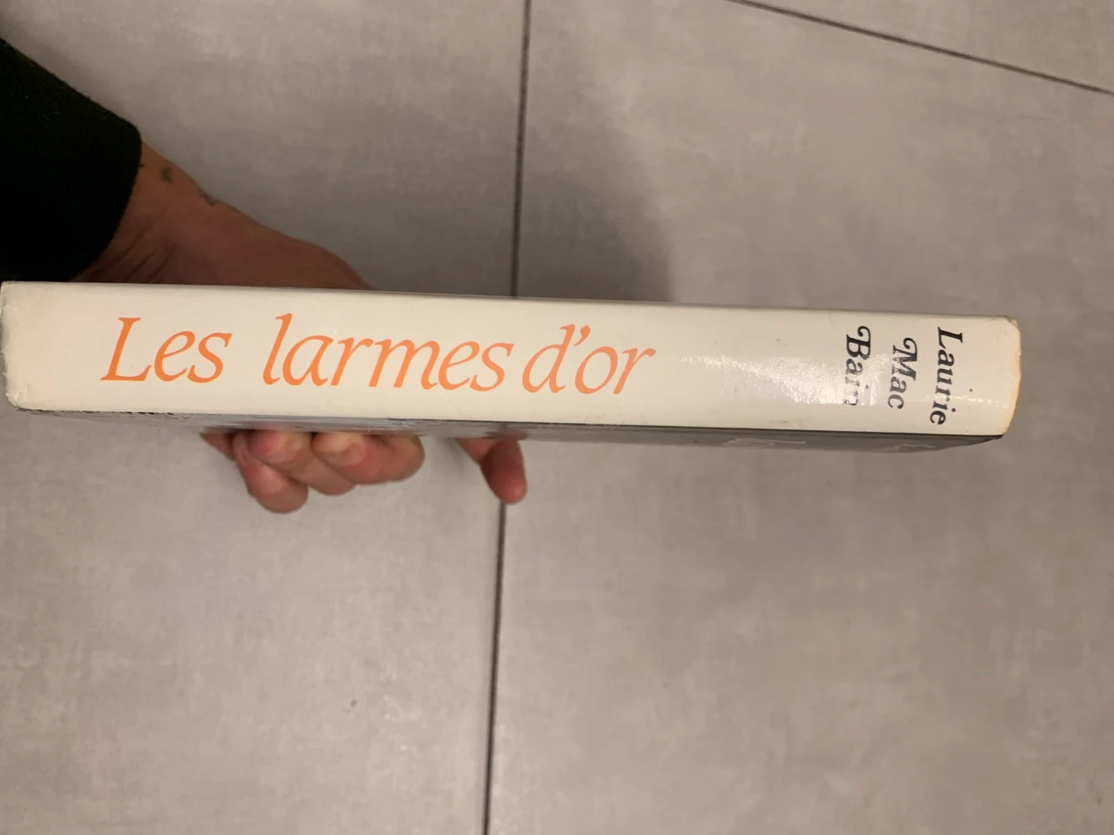 Livre Les Larmes d’or – Laurie MacBain – édition France Loisirs 3