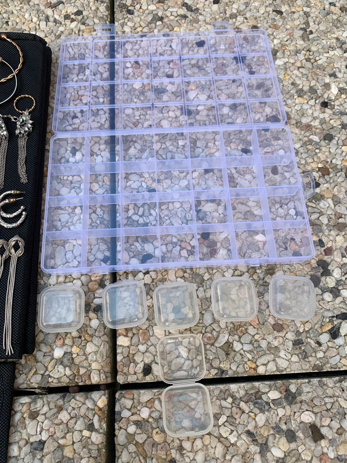 Gros lot bijoux fantaisie – colliers, bracelets, bagues, boucles d’oreilles + boîtes rangement – Fantaisie 4
