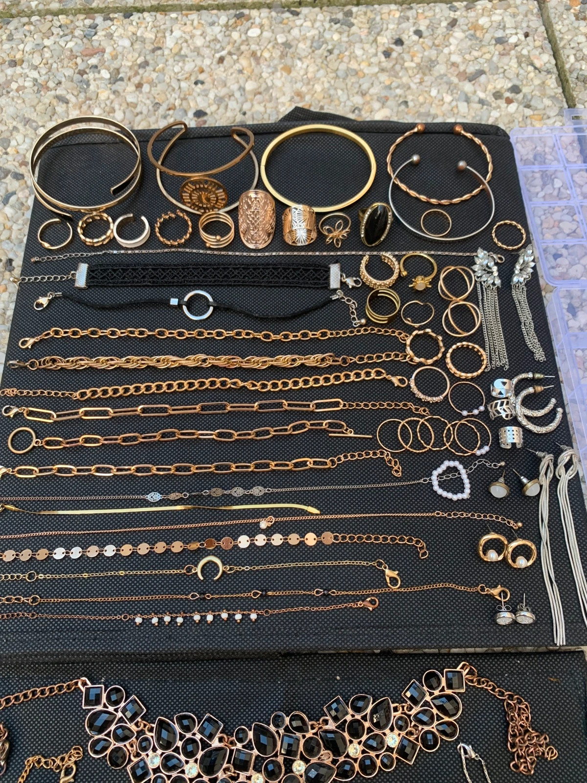 Gros lot bijoux fantaisie – colliers, bracelets, bagues, boucles d’oreilles + boîtes rangement – Fantaisie 2