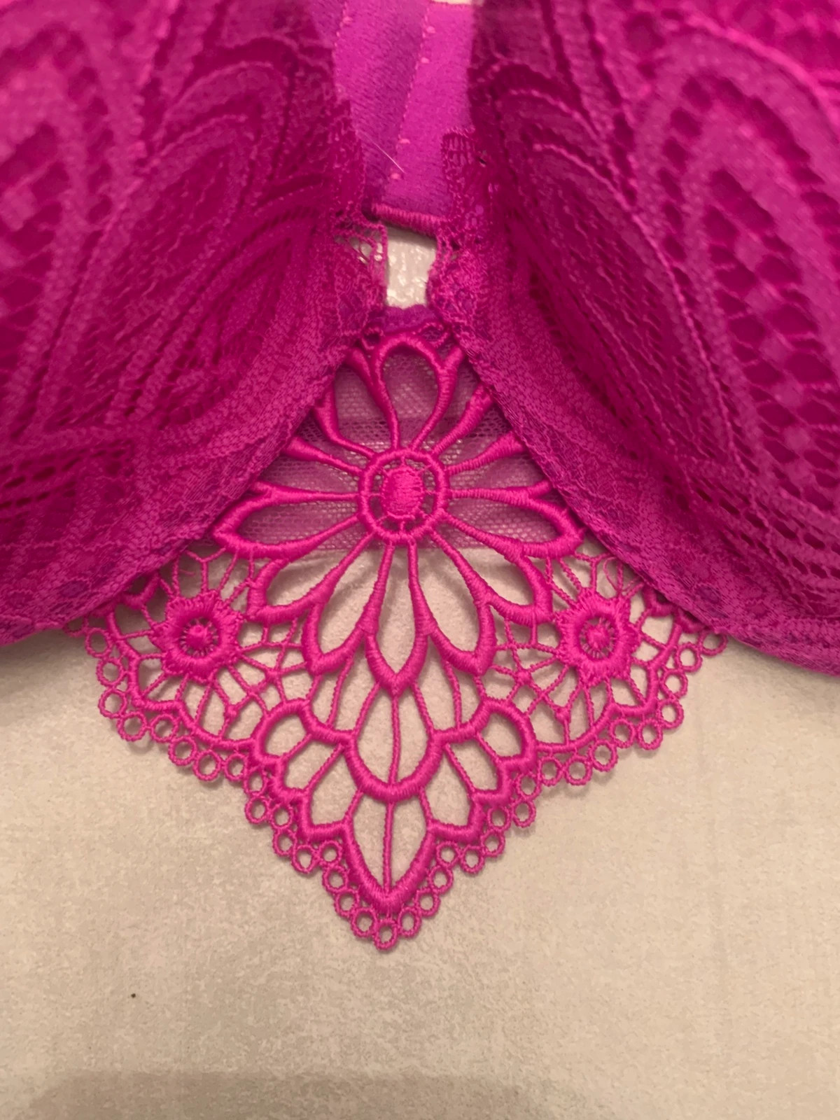 Soutien-gorge Undiz fuchsia rose vif dentelle – 90D – push-up balconnet – Undiz – taille 90D 3