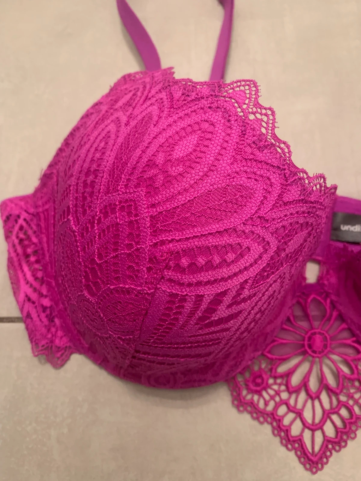 Soutien-gorge Undiz fuchsia rose vif dentelle – 90D – push-up balconnet – Undiz – taille 90D 2
