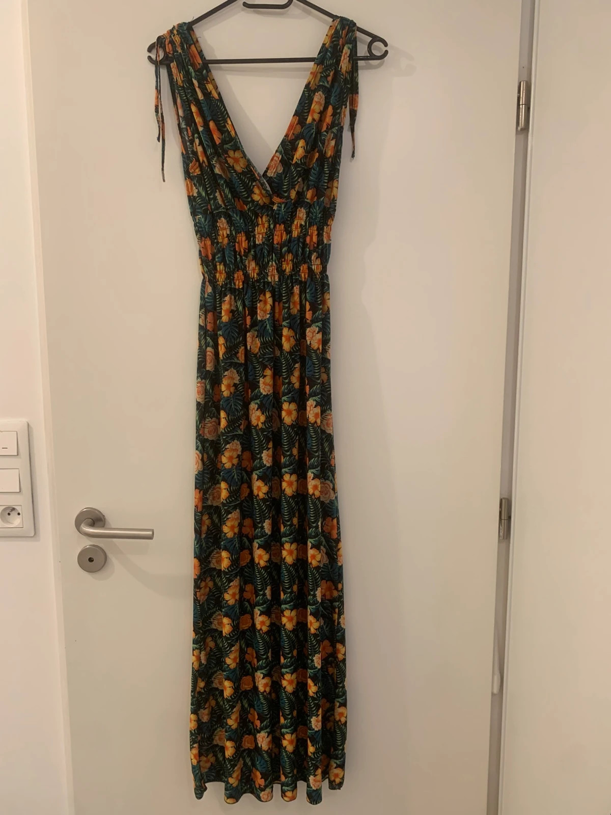 Robe longue fleurie tropicale 42/44 – décolleté V – élastiquée – taille XL / 42 / 14 5