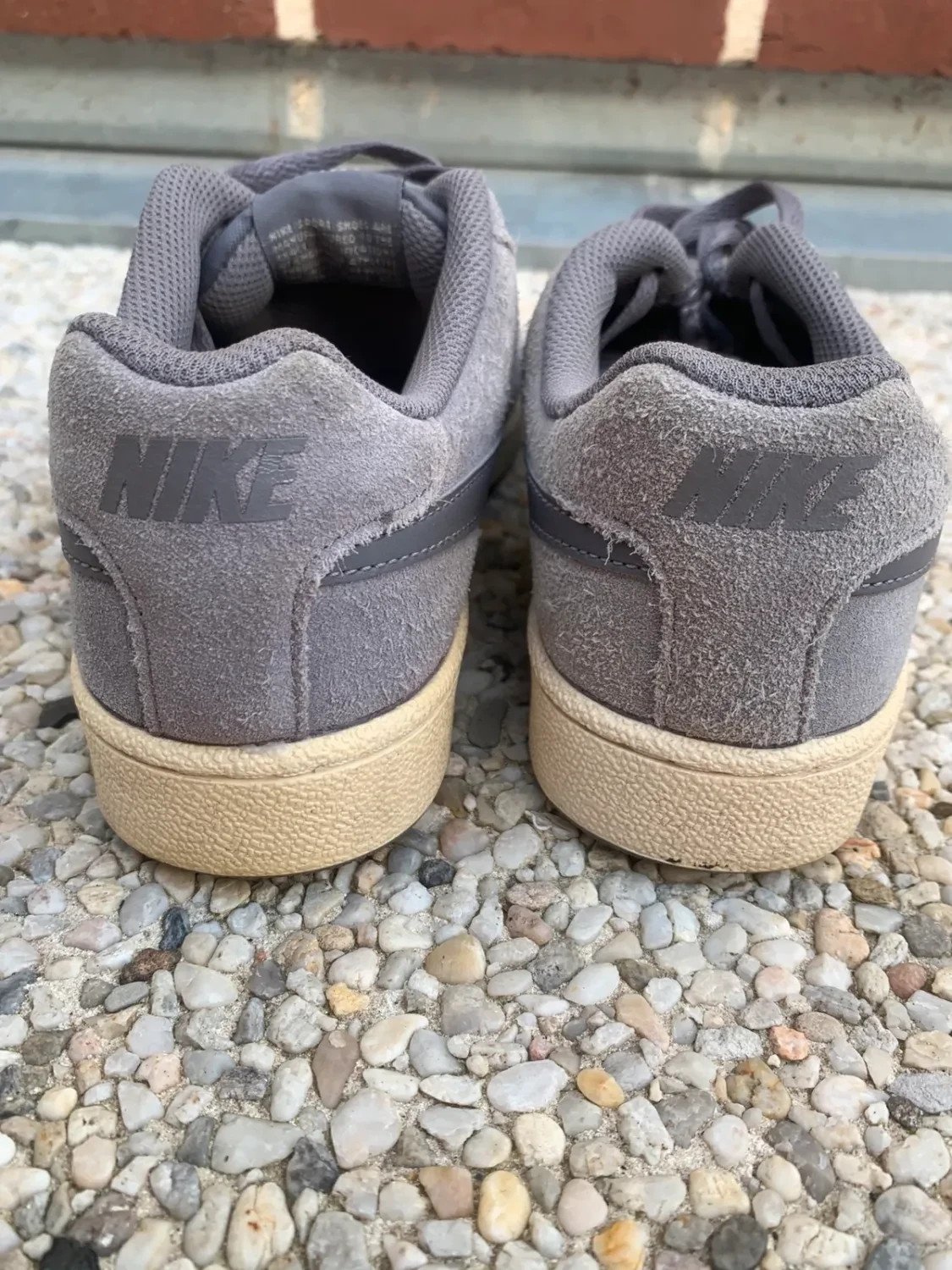 Nike Court Royale grises en daim – Taille 39 – Bon état – Nike – taille 39 5