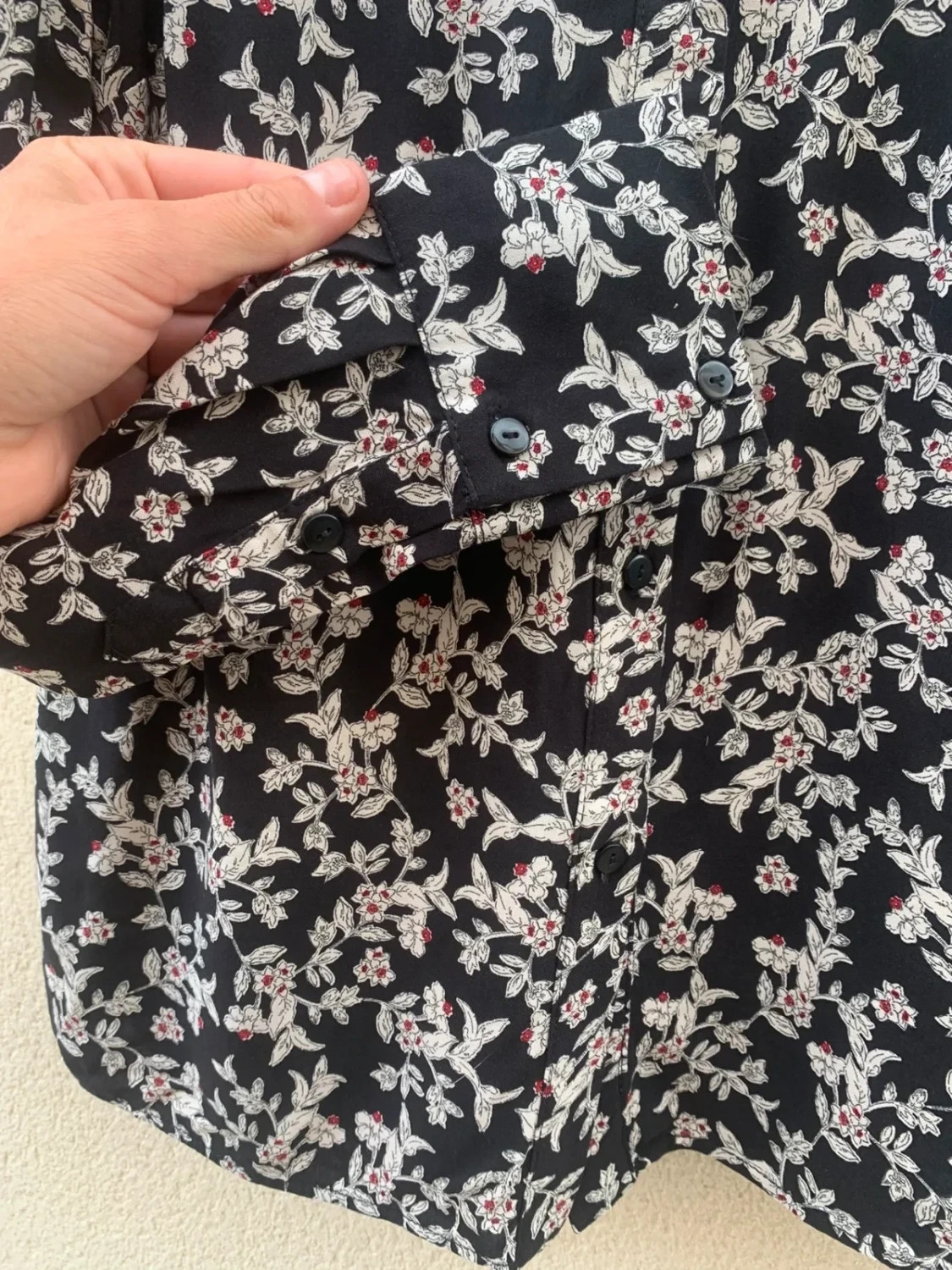 Chemise Naf Naf fleurie noire – 100% viscose – Taille 34 – Naf Naf – taille XS / 34 / 6 5