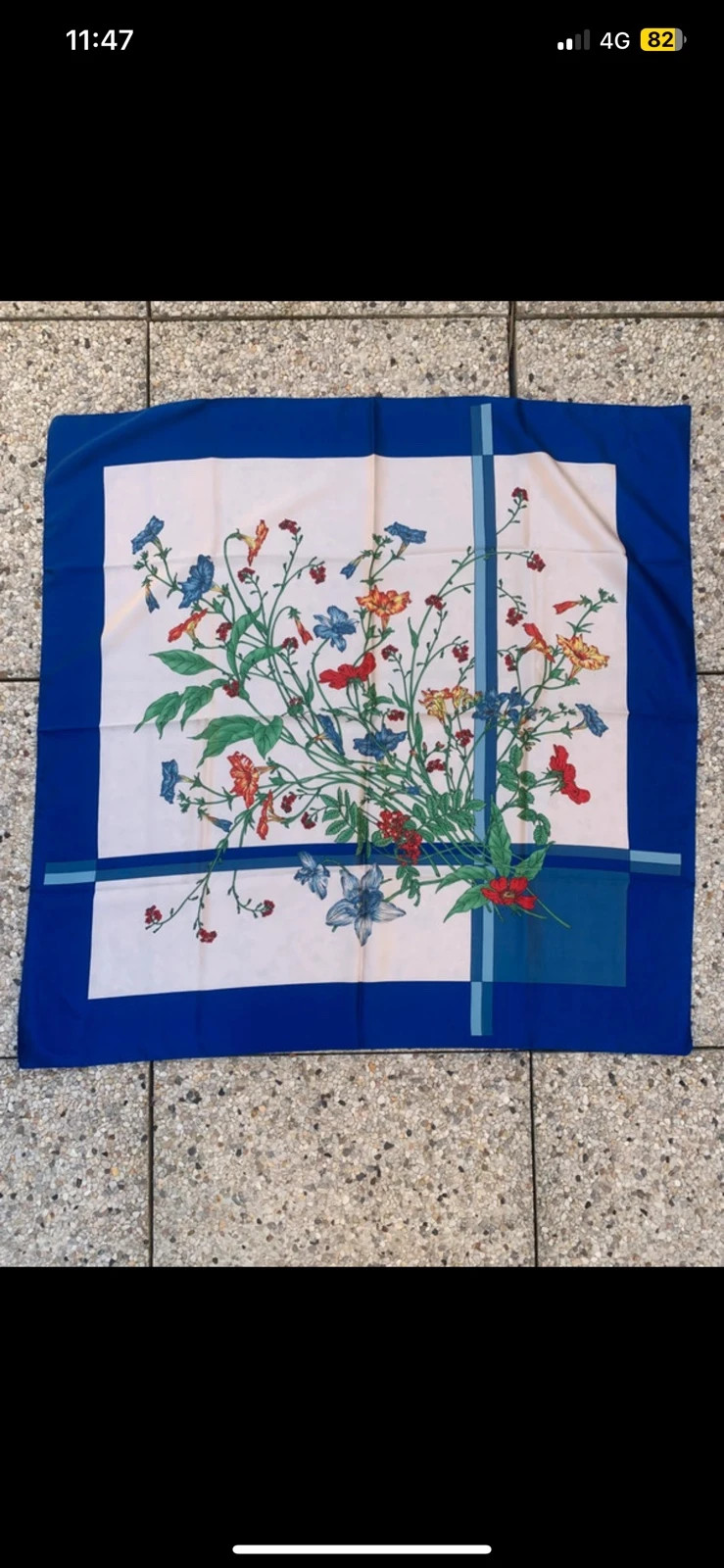 Grand foulard carré bleu à fleurs – Fabriqué en Italie 2