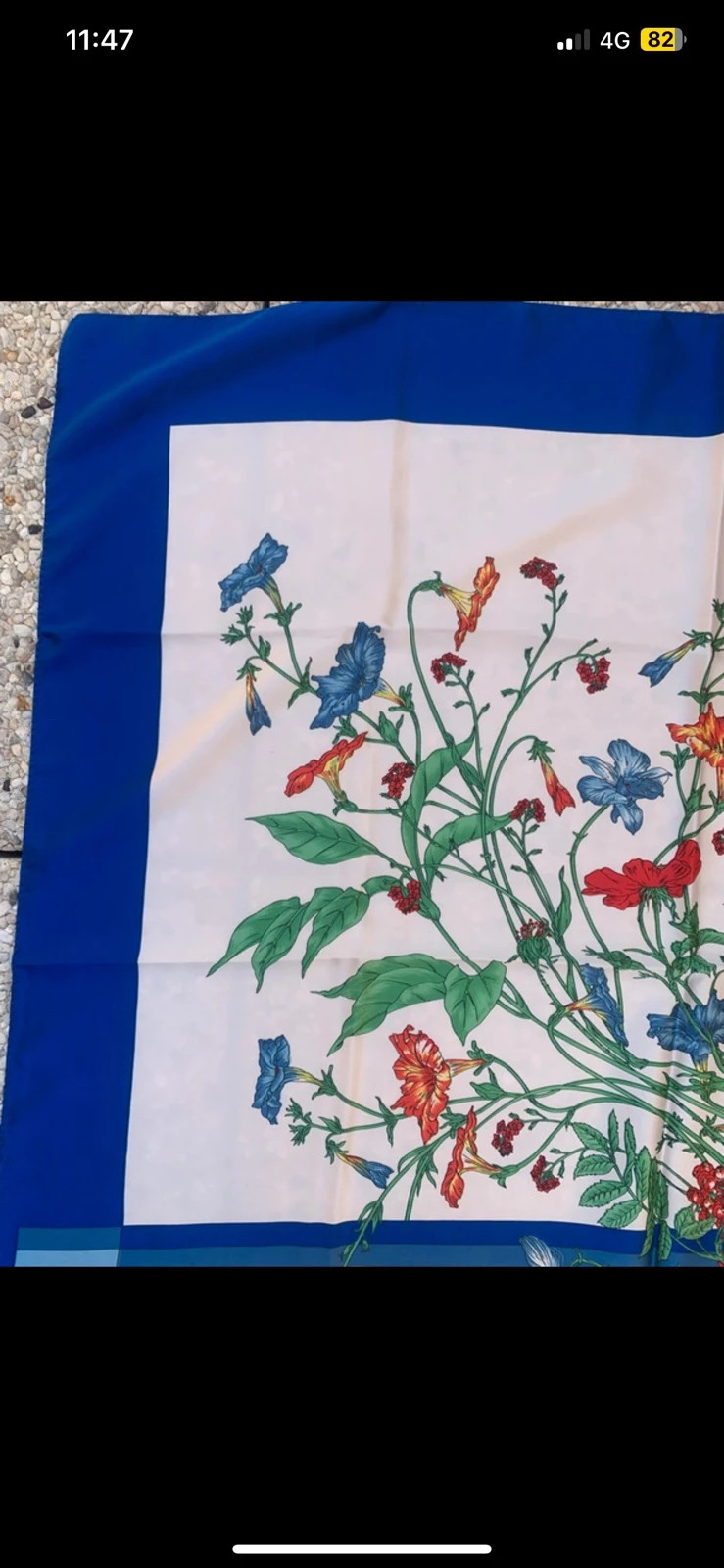 Grand foulard carré bleu à fleurs – Fabriqué en Italie 4