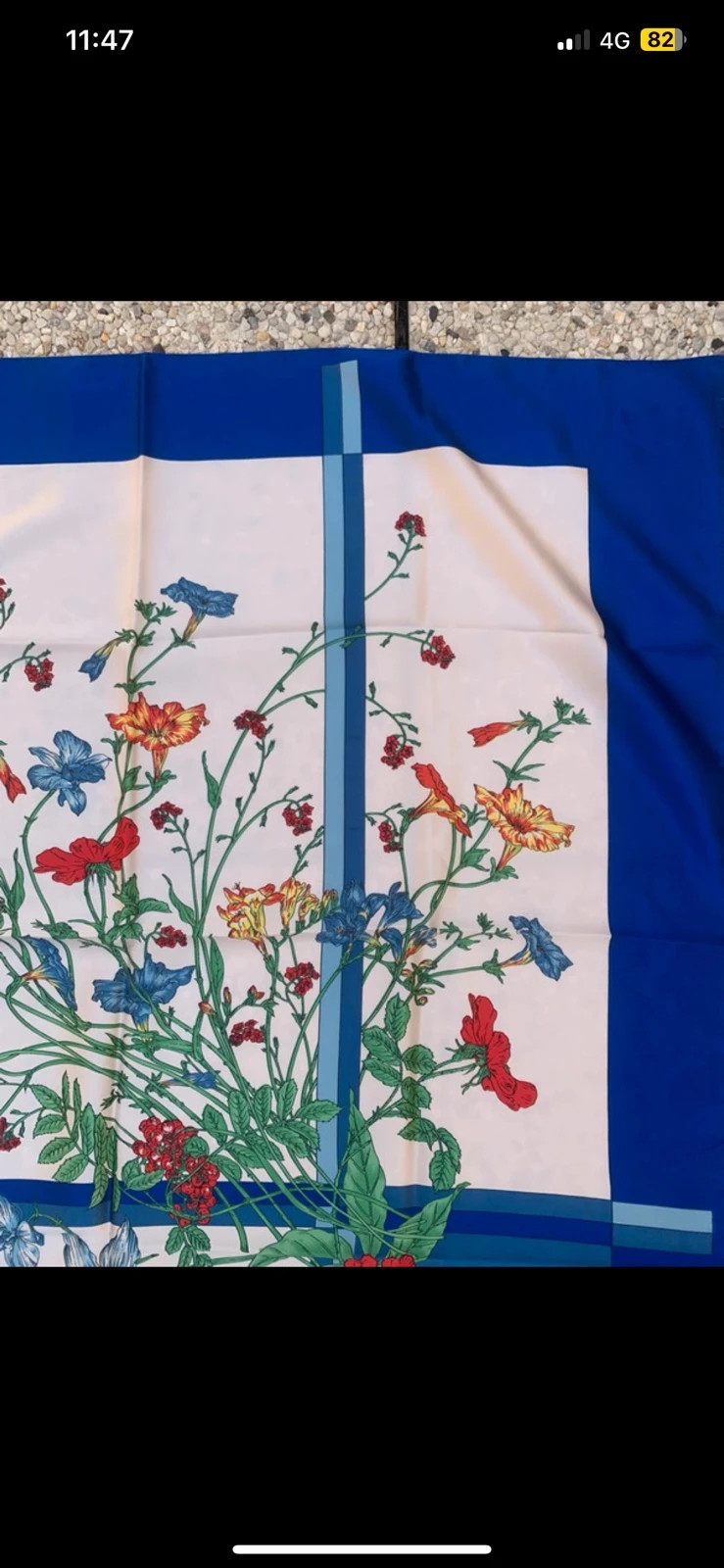 Grand foulard carré bleu à fleurs – Fabriqué en Italie 3