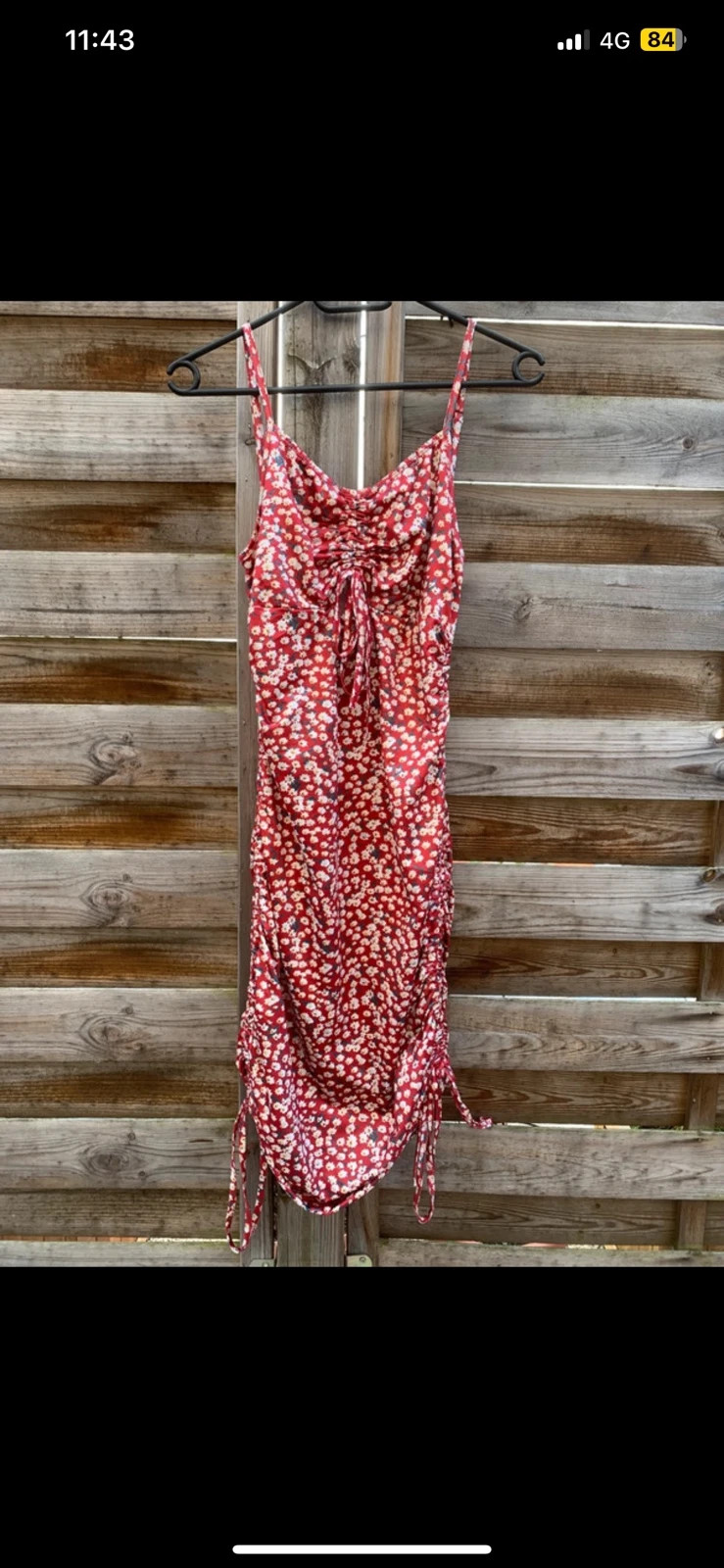 Robe fleurie rouge froncée ajustable Taille M/38 Très bon état – Shein – taille M / 38 / 10 2