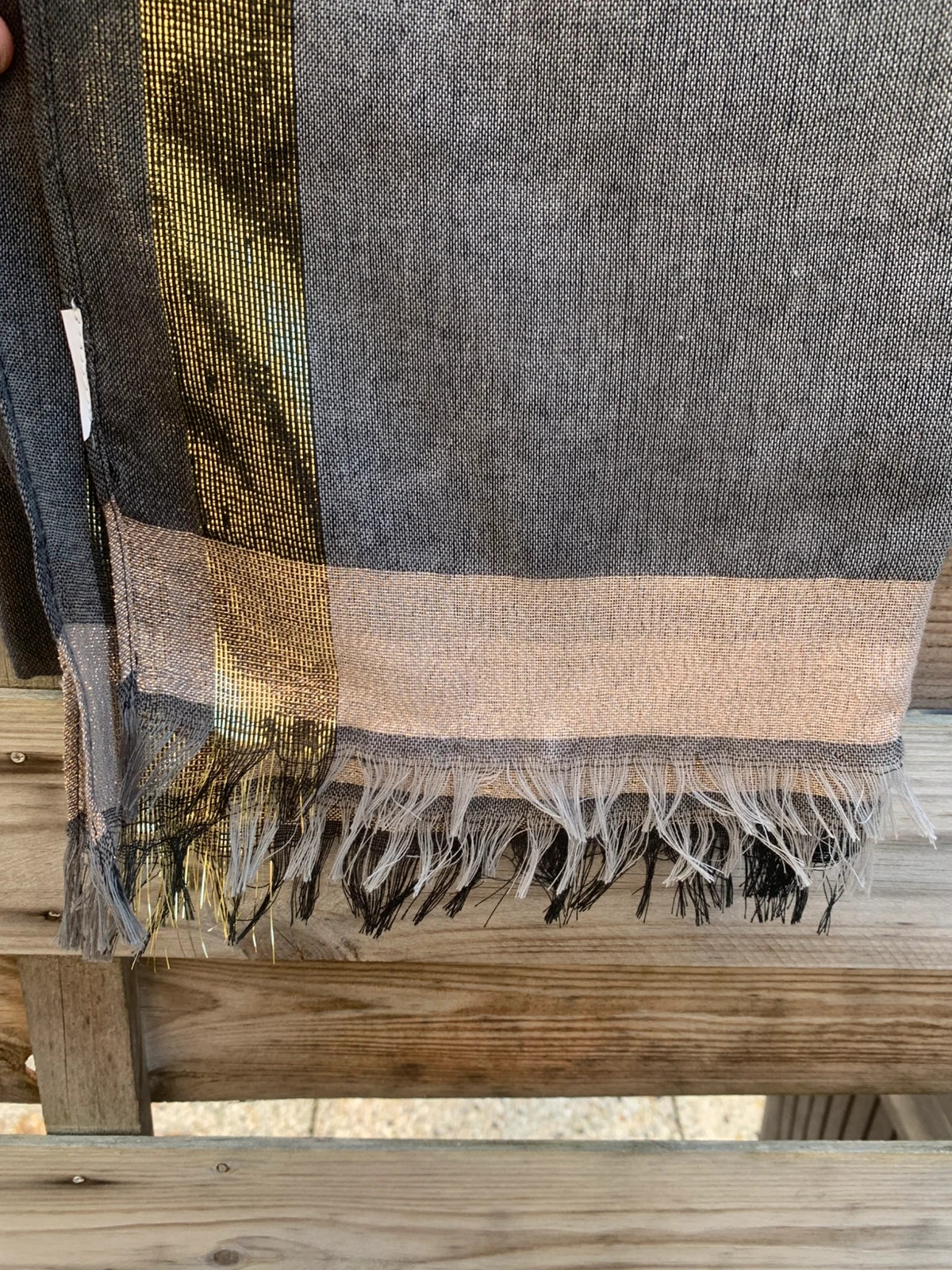 Étole grise à bandes dorées – Foulard / Châle élégant avec franges 3
