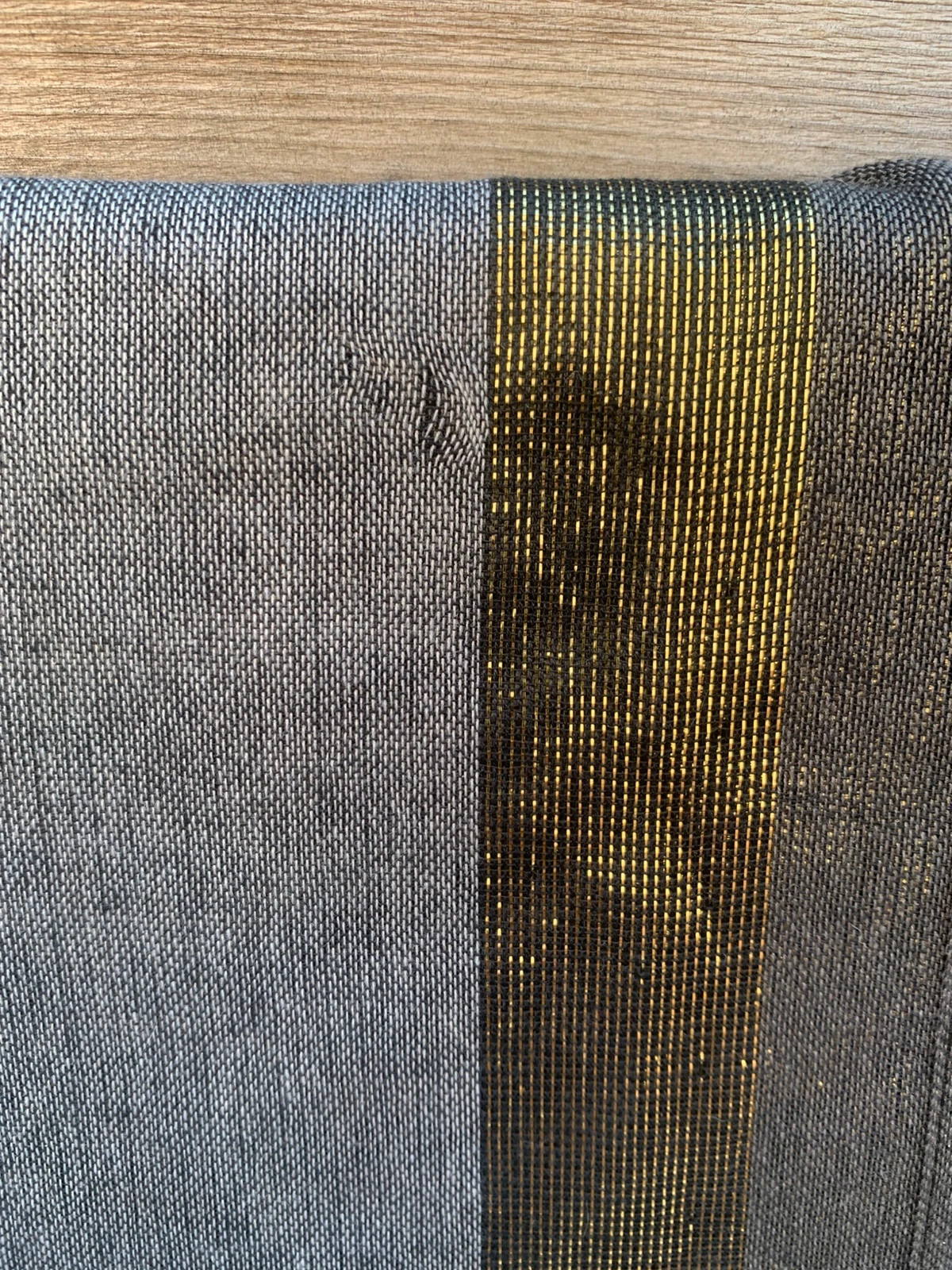 Étole grise à bandes dorées – Foulard / Châle élégant avec franges 5