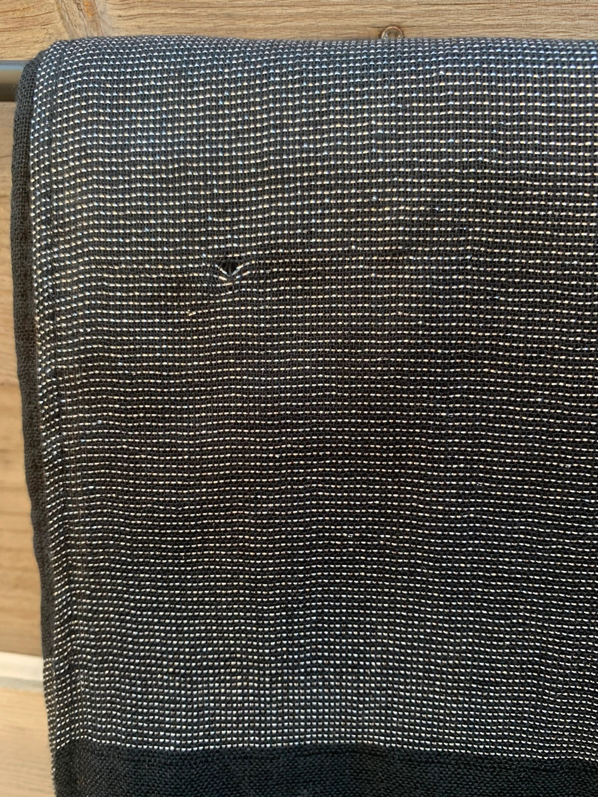 Étole noire légère à rayures grises – Foulard / Châle élégant 4