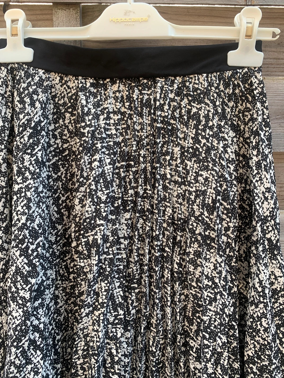 Jupe longue plissée Kaporal noire et écrue – Taille S – Neuve avec étiquette – Kaporal – taille S / 36 / 8 3